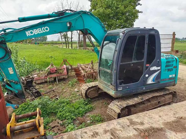 Buy Kobelco SK75 Used Excavator / 1