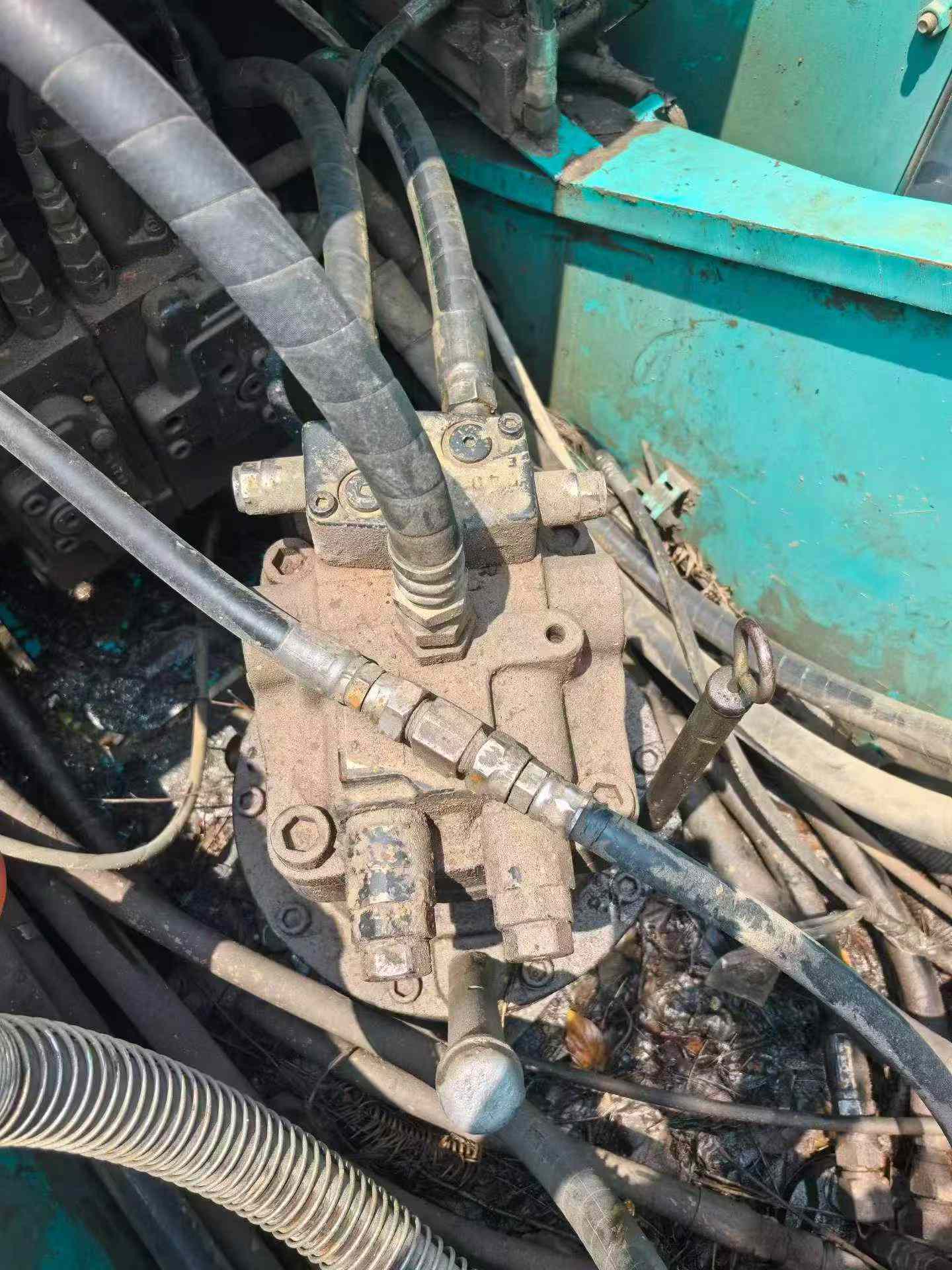 Buy Kobelco SK200 Used Excavator / 5