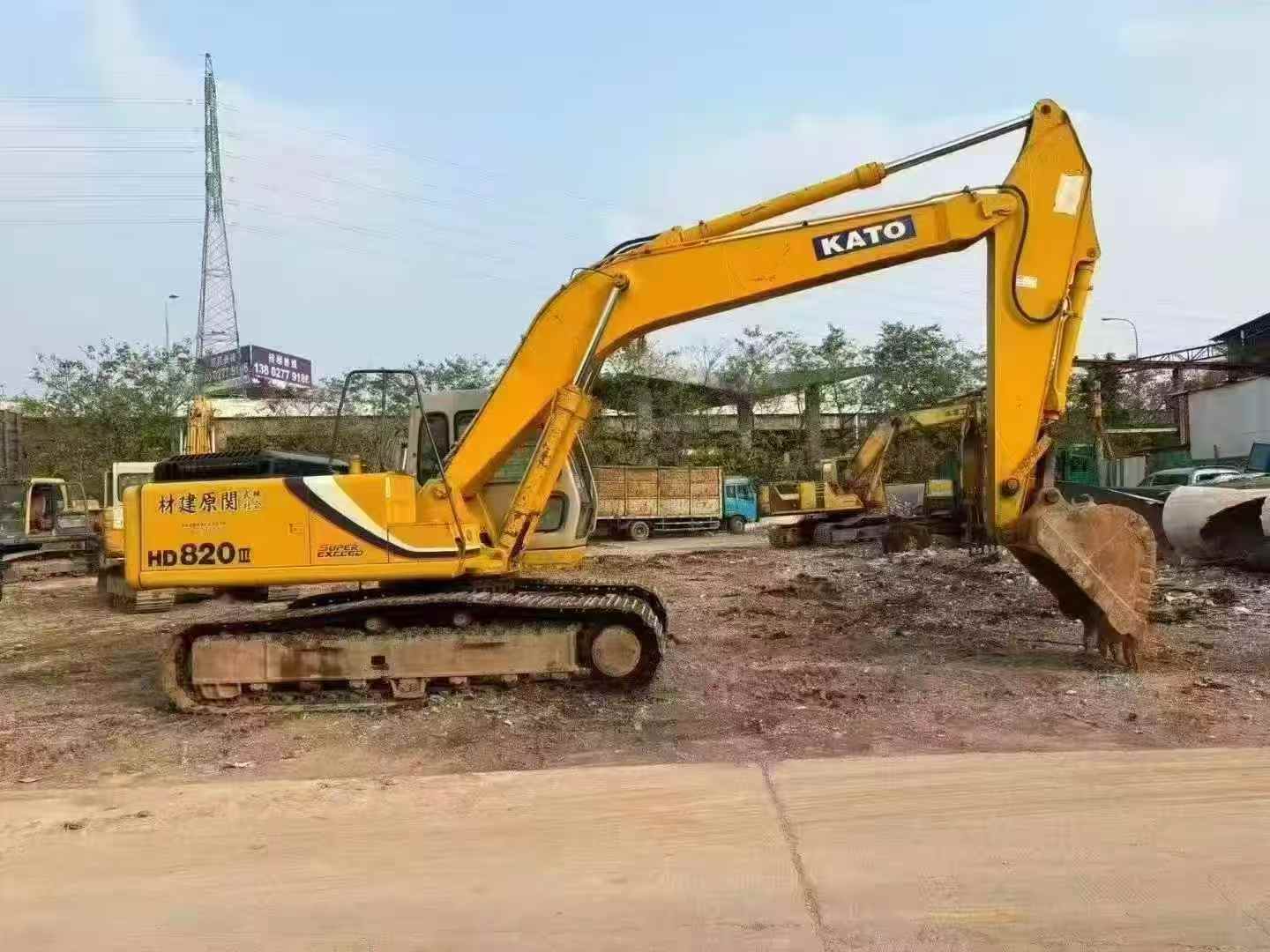 Buy Kato 820-3SP Used Excavator / 4