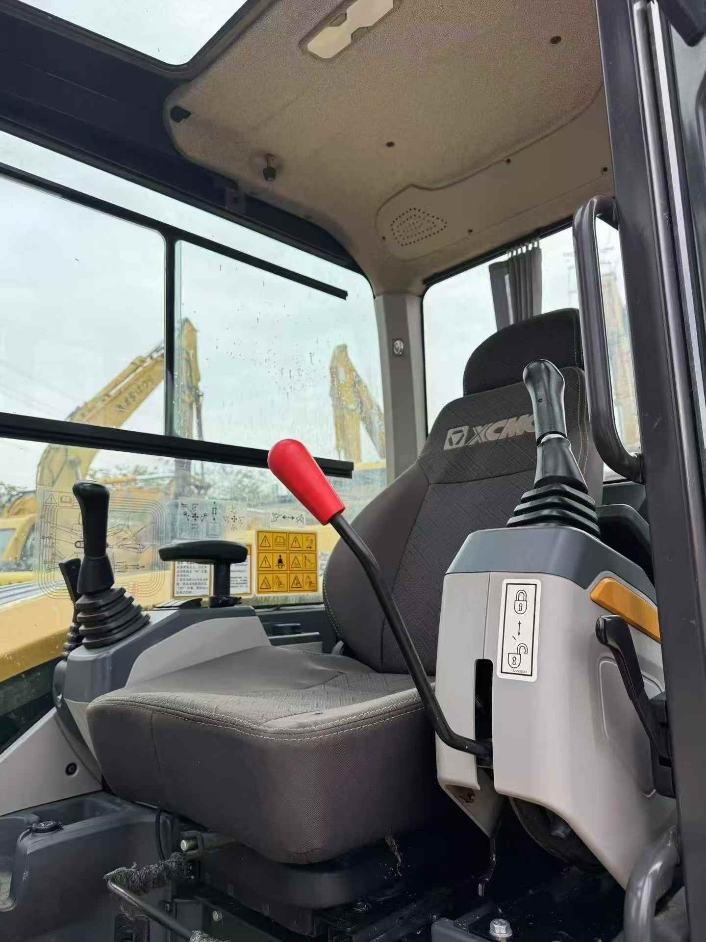 Купить Подержанный Экскаватор XCMG XE60 / 4
