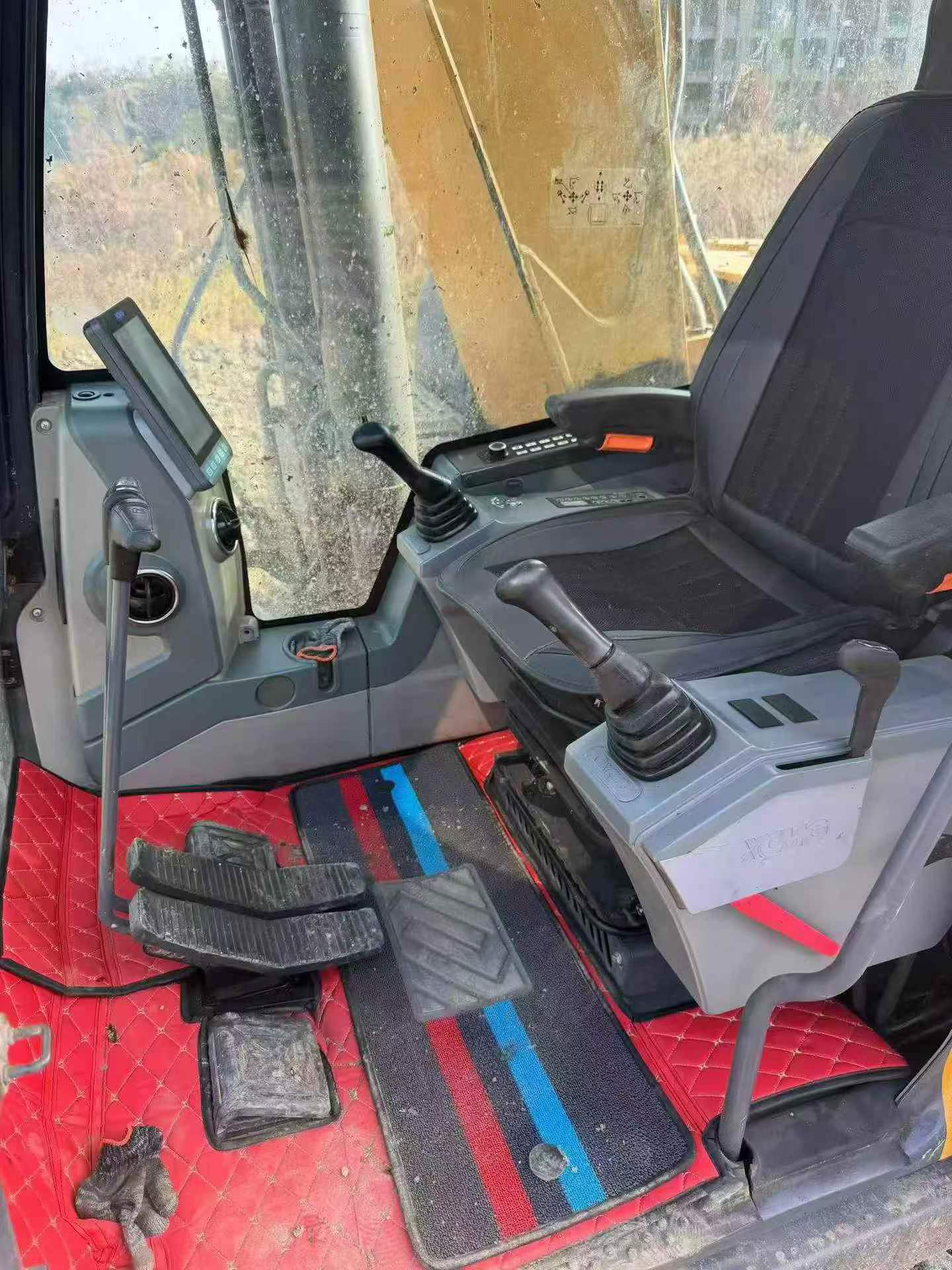 Compre Excavadora XCMG XE200DA Usada / 7