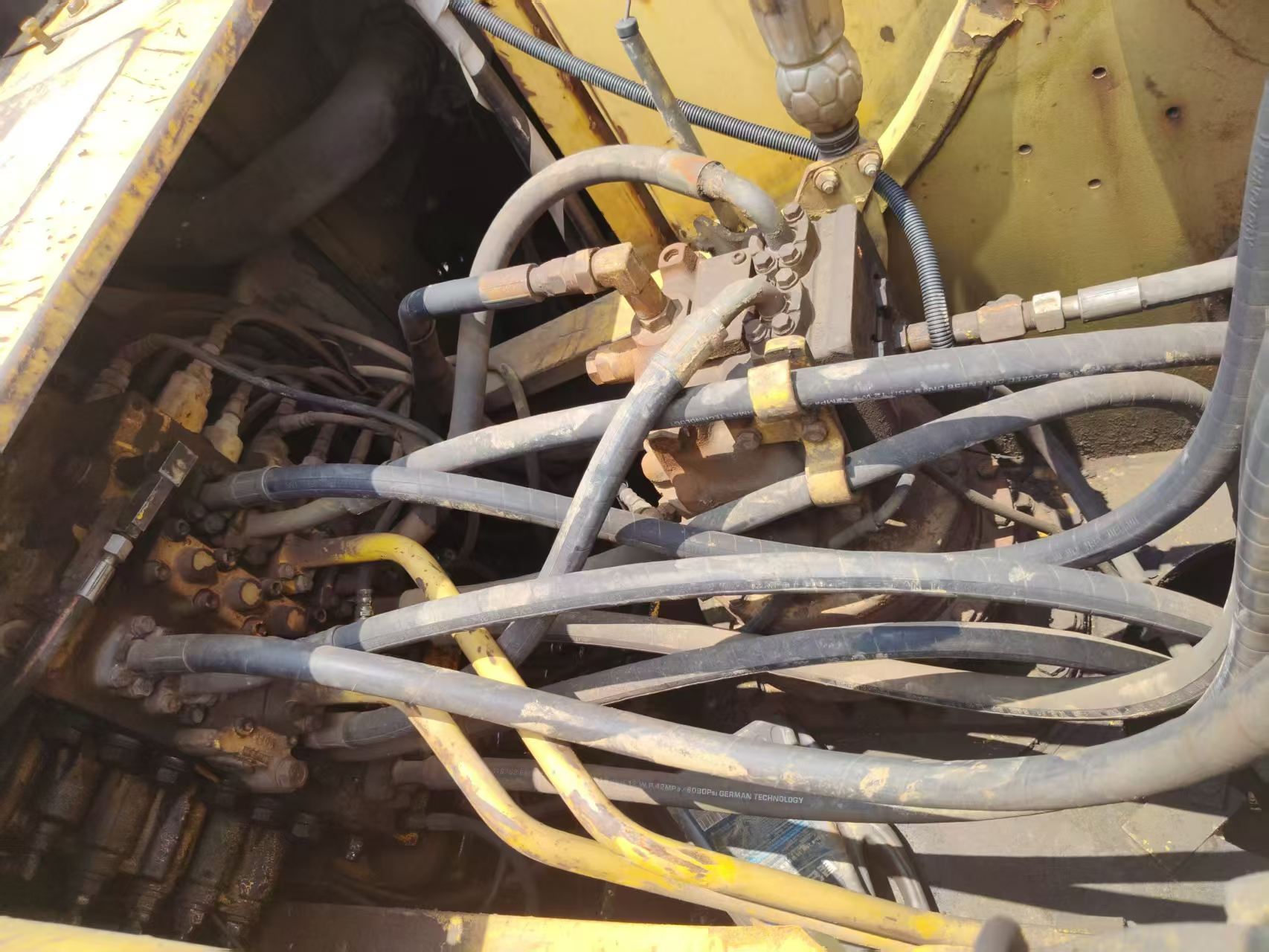 Buy Komatsu PC200-7 Used Excavator / 2