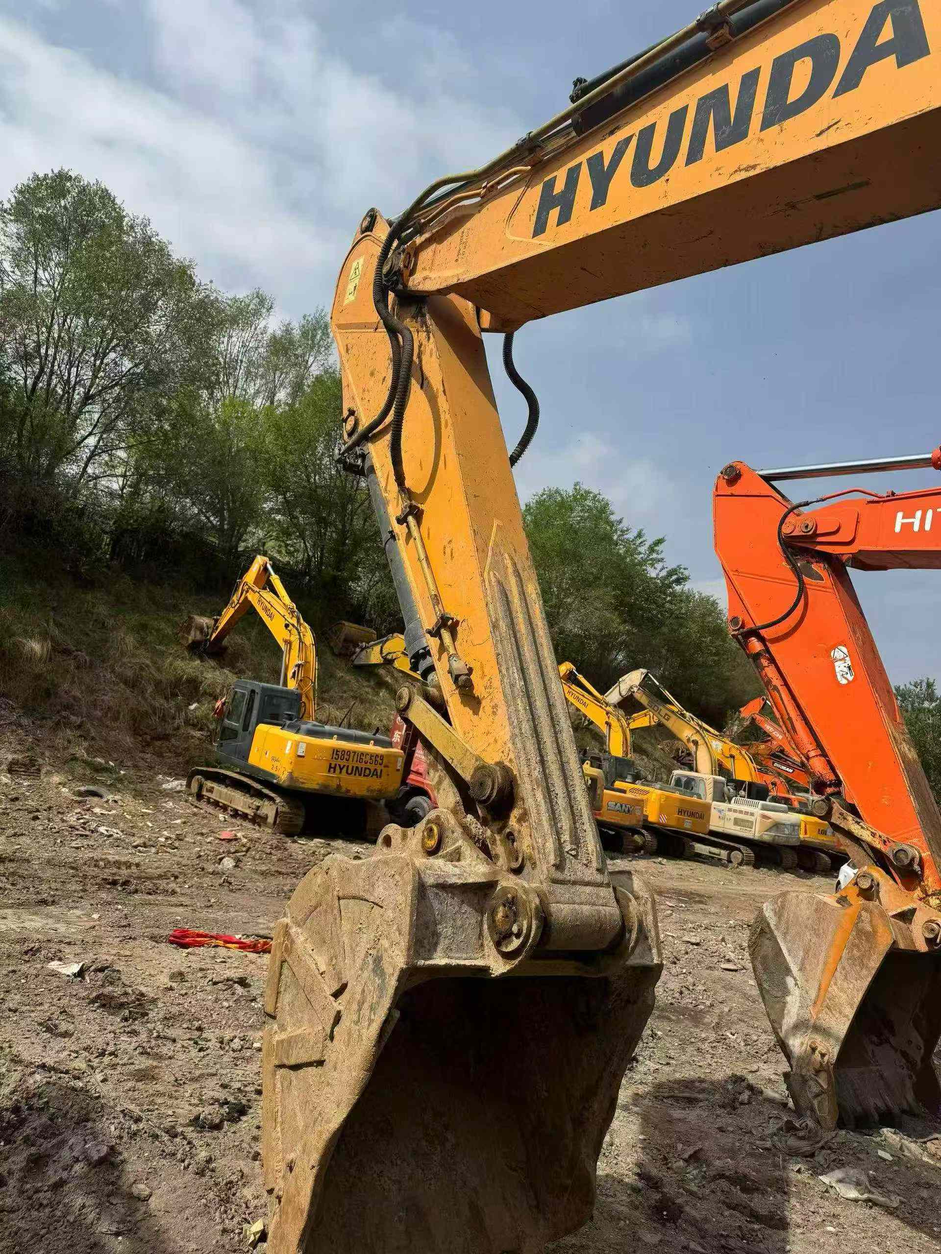 Купить Подержанный Экскаватор Hyundai R215-7 / 4