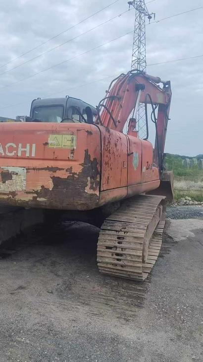 Buy Hitachi ZX200-6 Used Excavator / 1