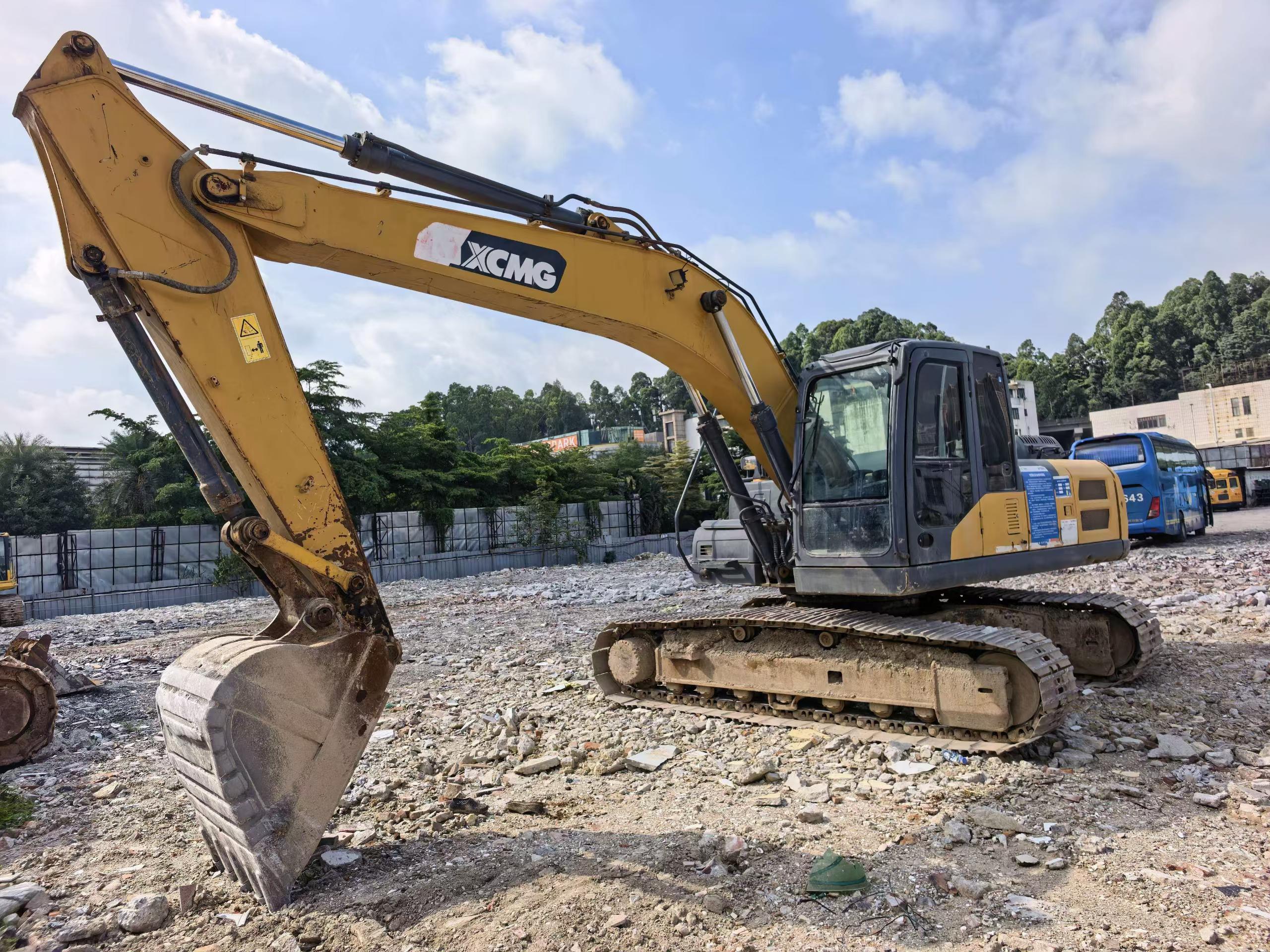 Compre Excavadora XCMG XE200 Usada / 5
