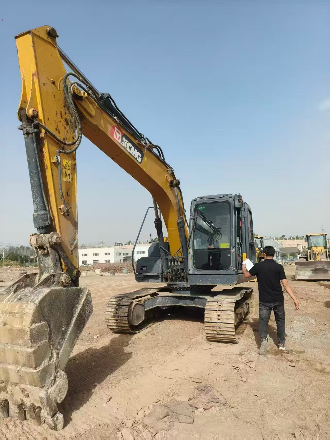 Compre Excavadora XCMG XE135B Usada / 2