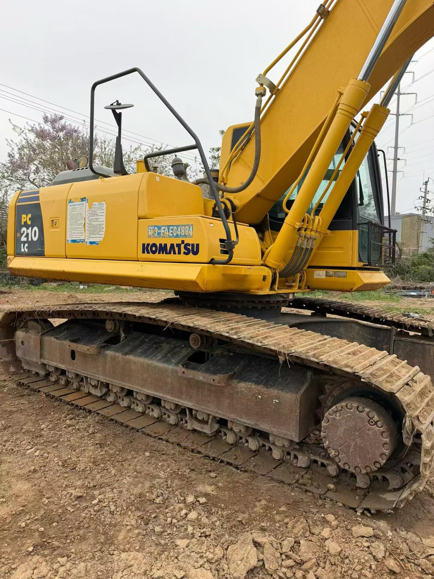 Buy Komatsu PC210-6 Used Excavator / 3