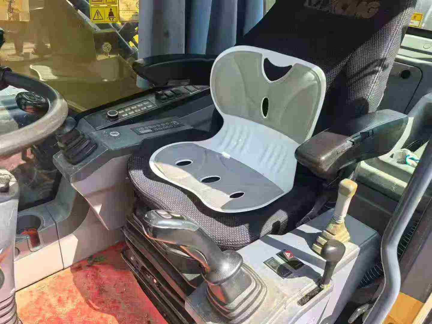 Compre Excavadora XCMG XE150 Usada / 9