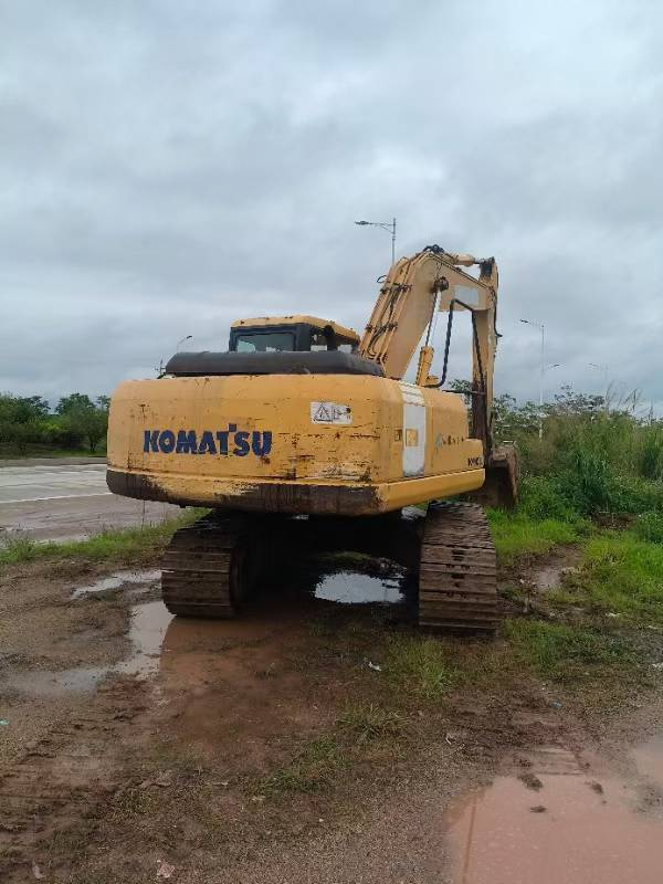 Buy Komatsu PC200-7 Used Excavator / 3