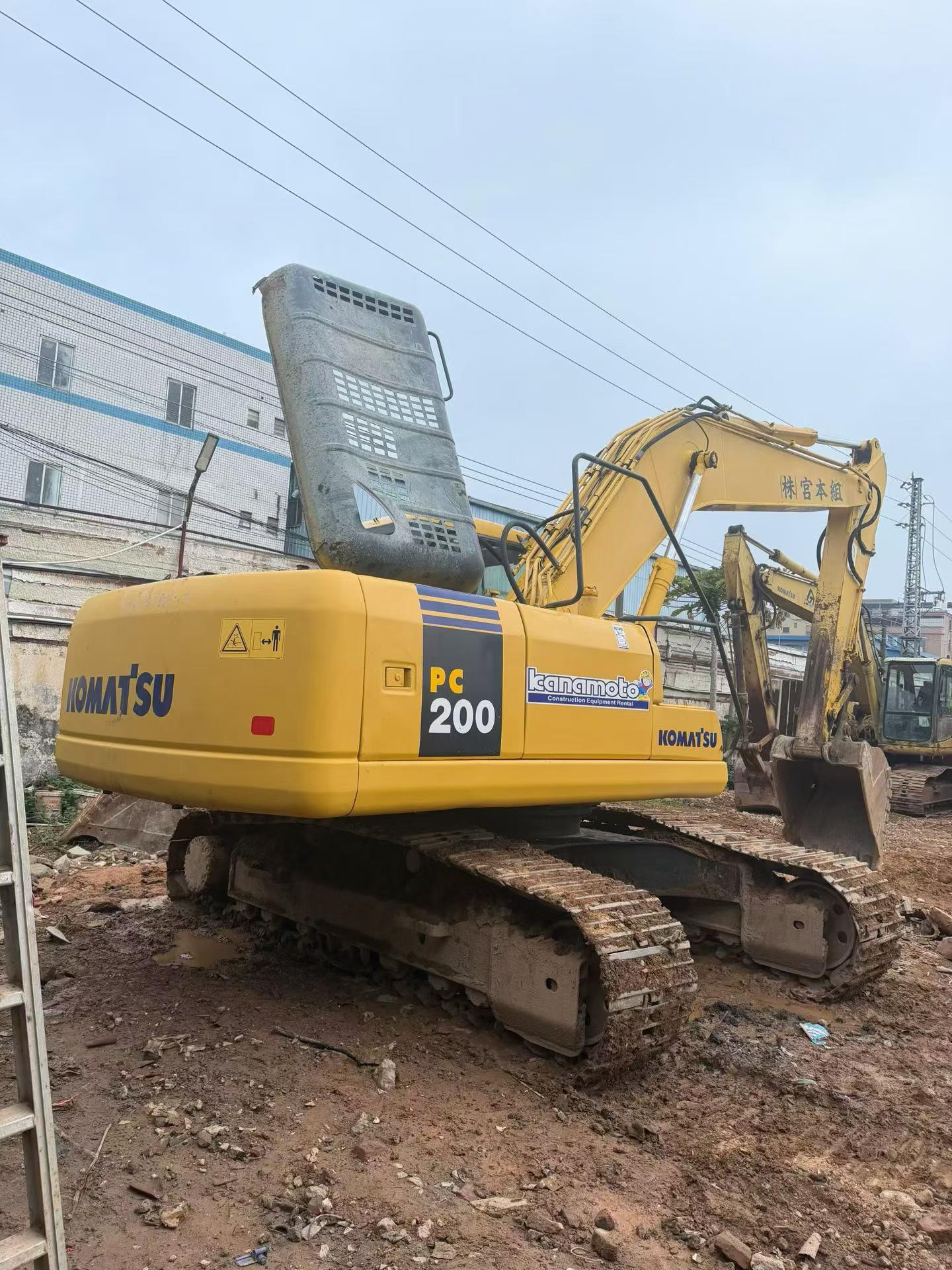 Buy Komatsu PC200-7 Used Excavator / 3
