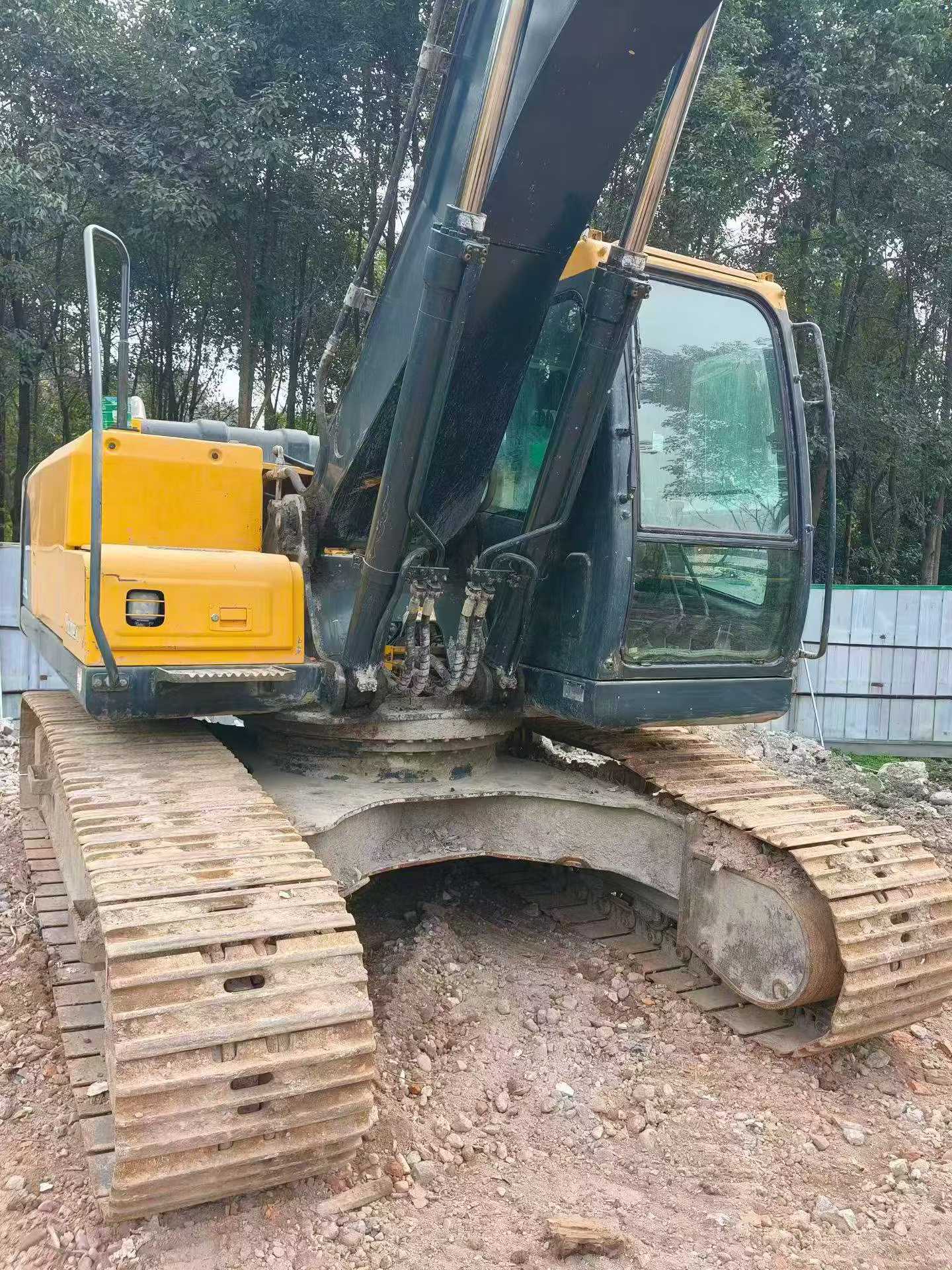 Compre Escavadeira Hyundai R215-7 Usada / 4