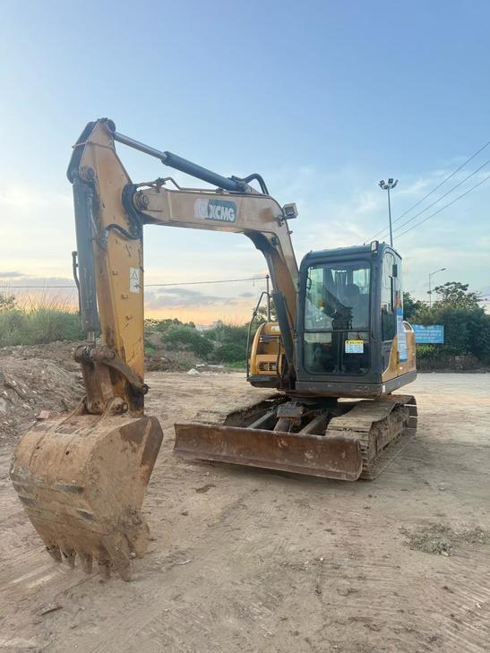 Buy XCMG XE75C Used Excavator / 1