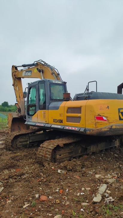 Buy XCMG XE245D Used Excavator / 1