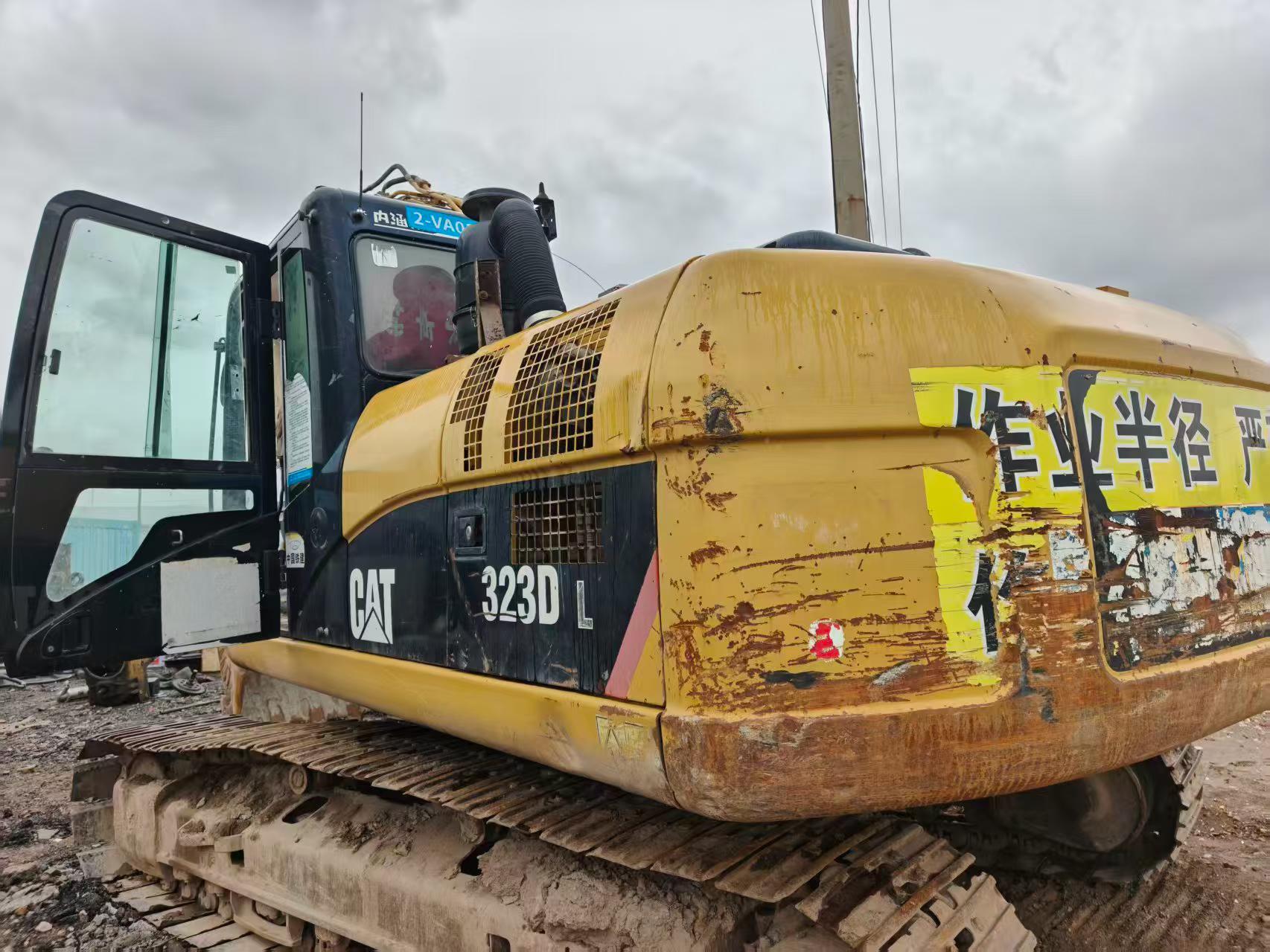 Купить Подержанный Экскаватор Caterpillar 323 / 3