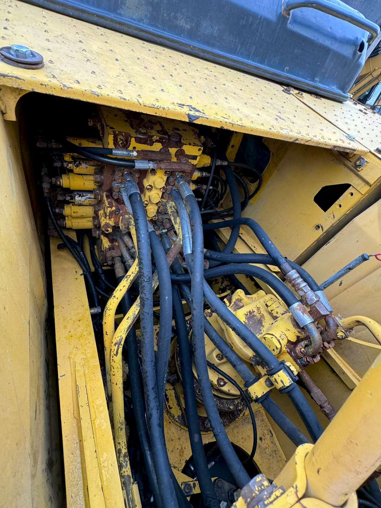 Buy Komatsu PC200-8 Used Excavator / 4