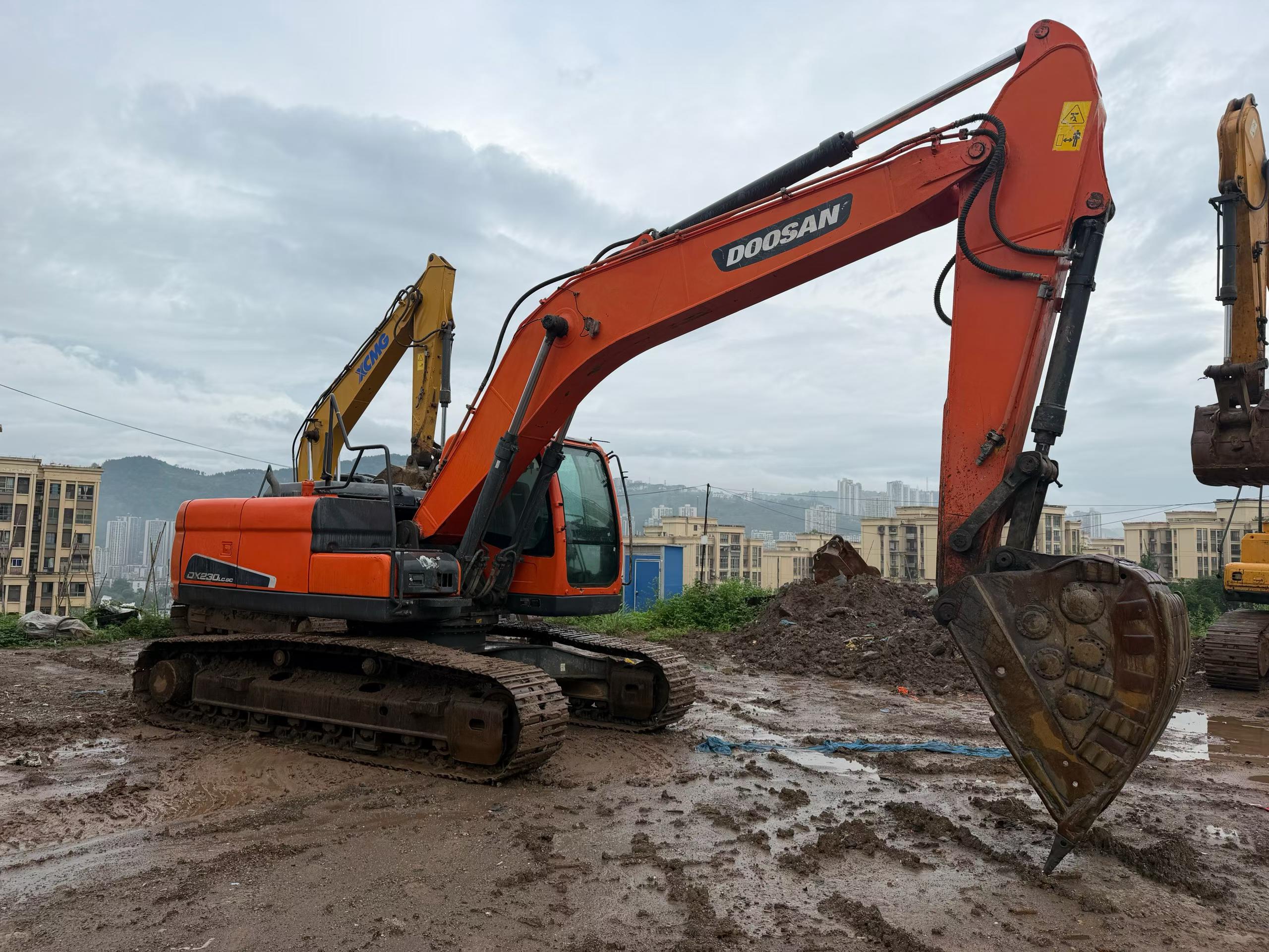 Buy Doosan DH220 Used Excavator / 2