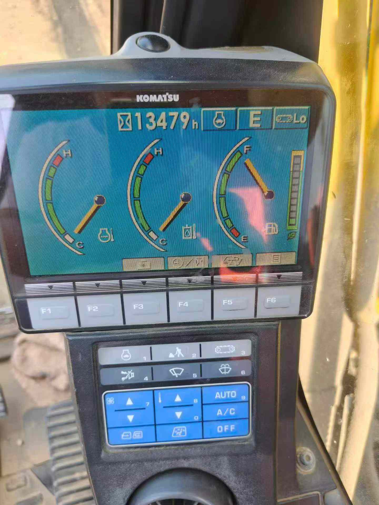 Buy Komatsu PC200 Used Excavator / 6