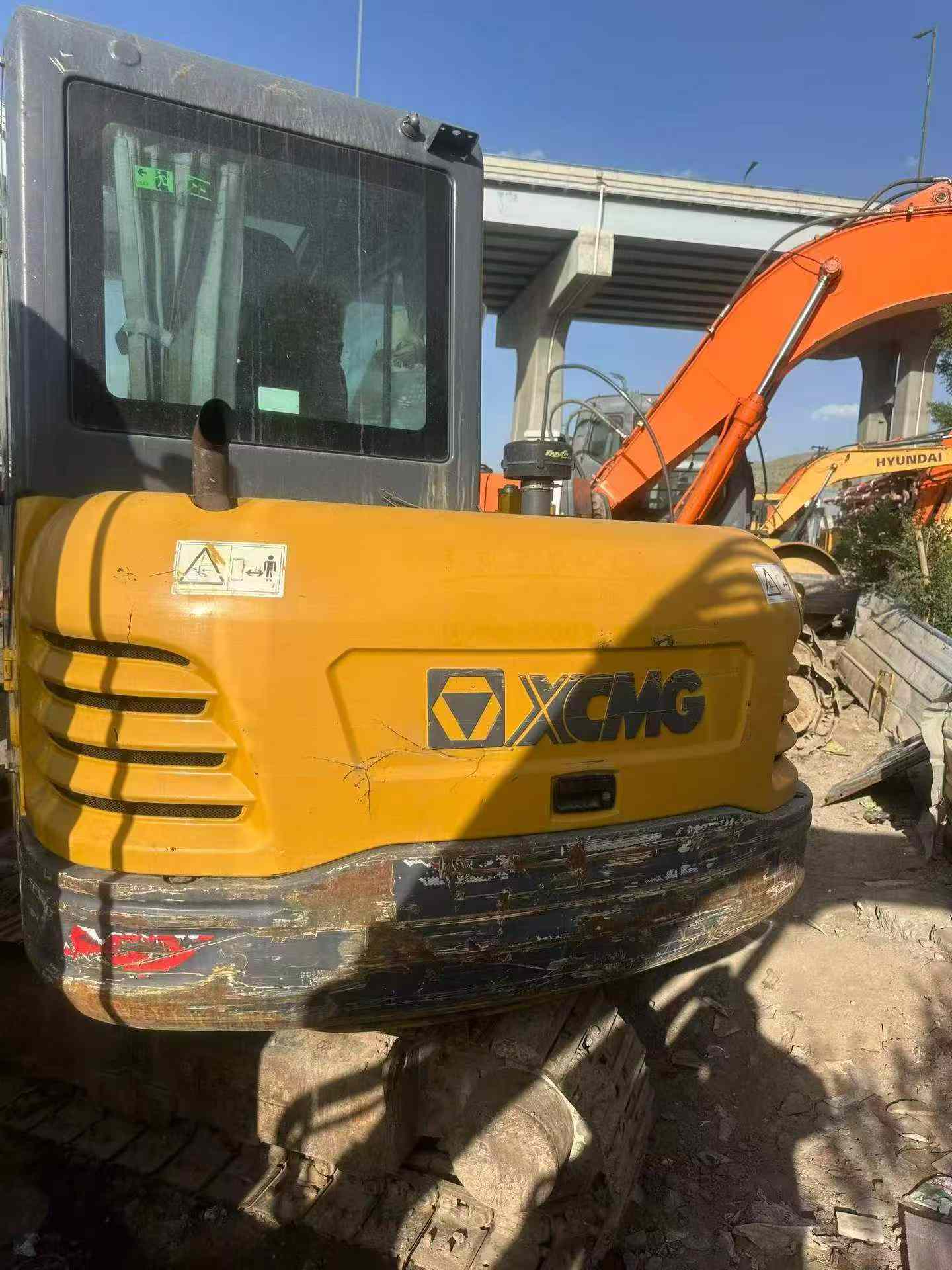 Compre Excavadora XCMG XE60 Usada / 5