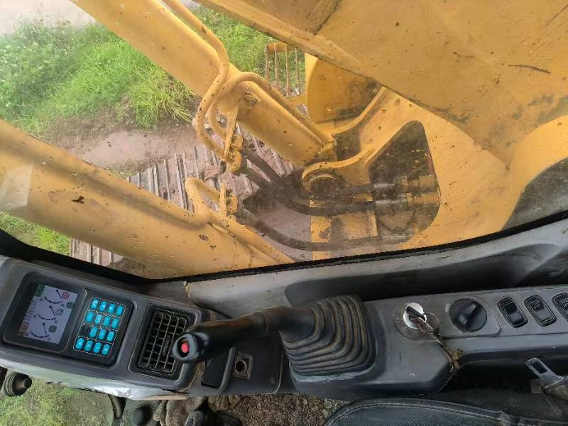 Buy Komatsu PC200-7 Used Excavator / 4