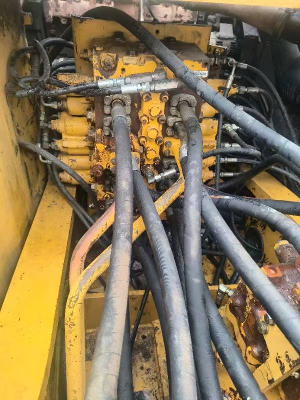 Buy Komatsu PC200-7 Used Excavator / 8