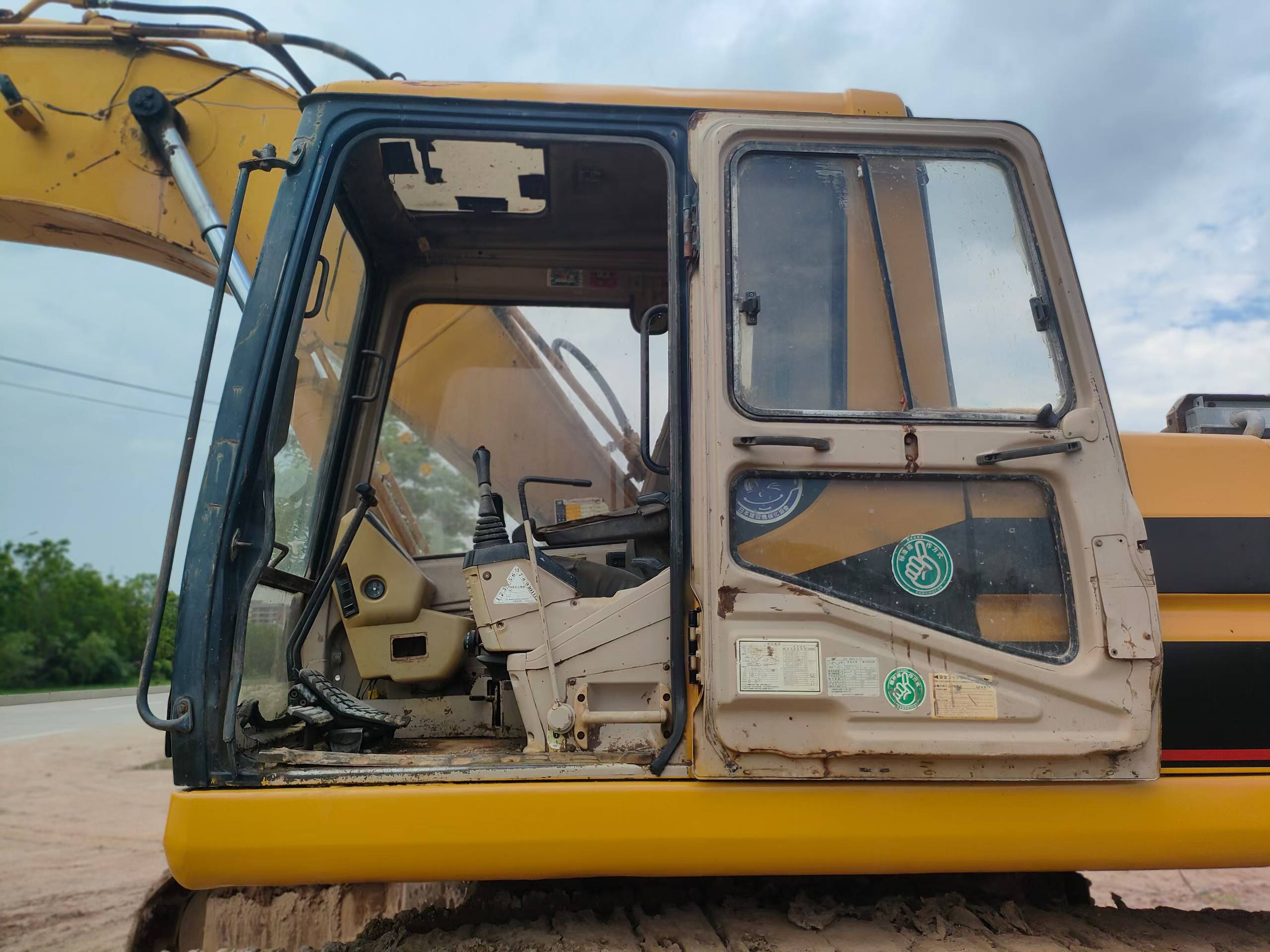 Buy Caterpillar 320V2 Used Excavator / 4