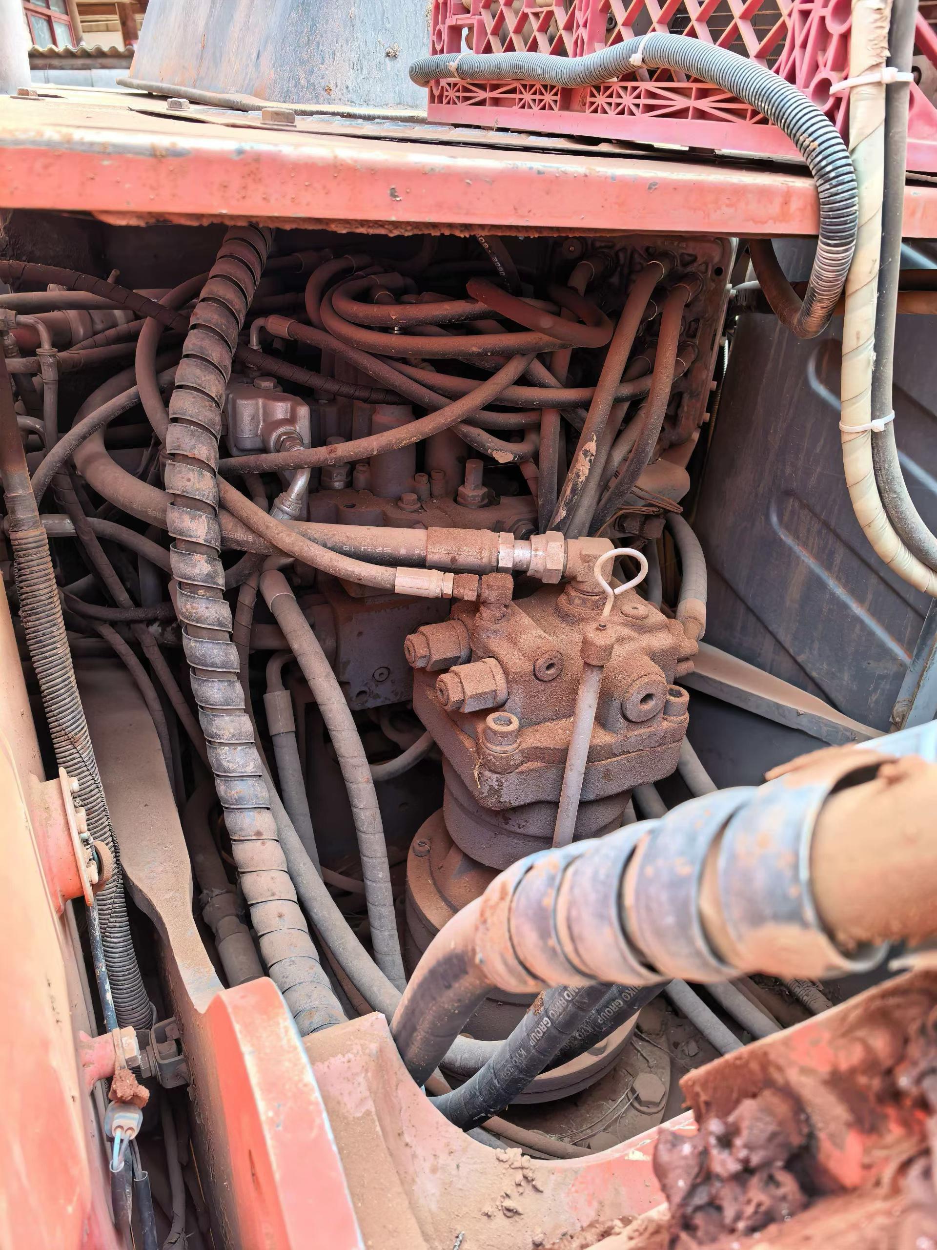 Купить Подержанный Экскаватор Hitachi EX130 / 6