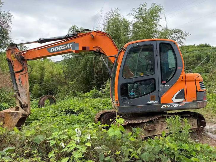 Buy Doosan DX75 Used Excavator / 1