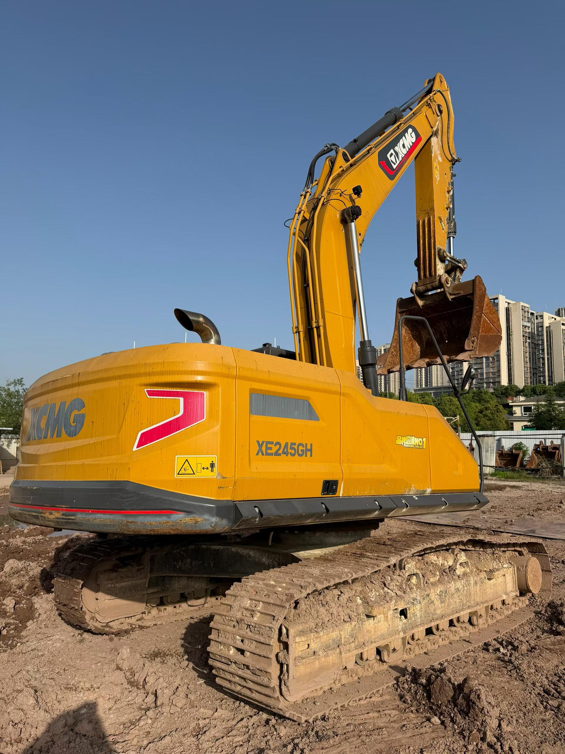 Compre Excavadora XCMG XE245GH Usada / 7