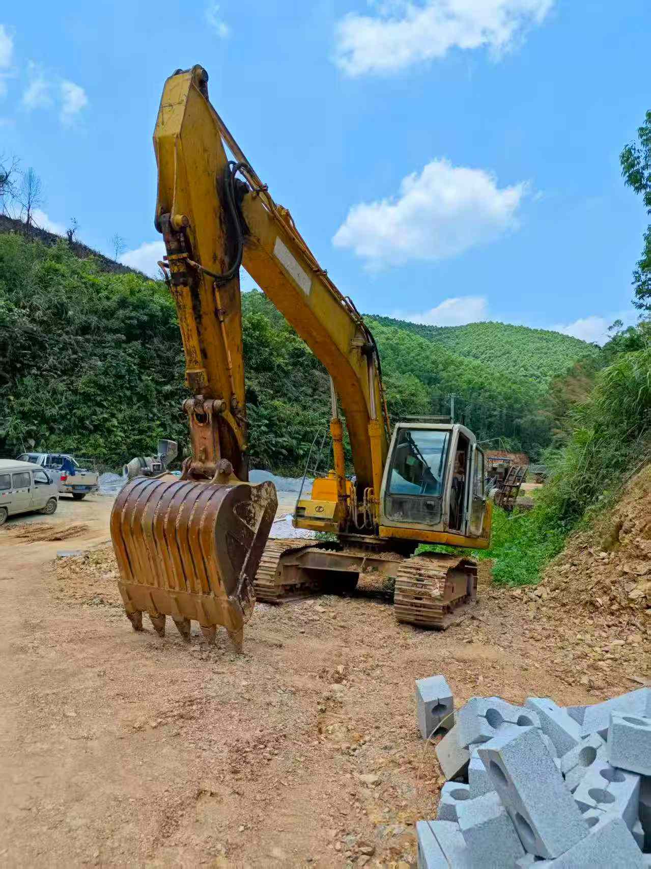 Buy Kato 820-3SP Used Excavator