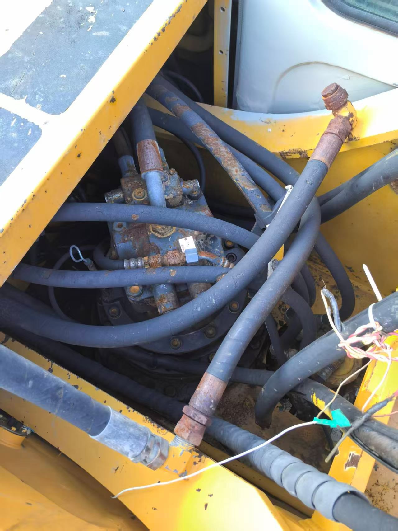 Buy Kato HD1023-LC Used Excavator / 5