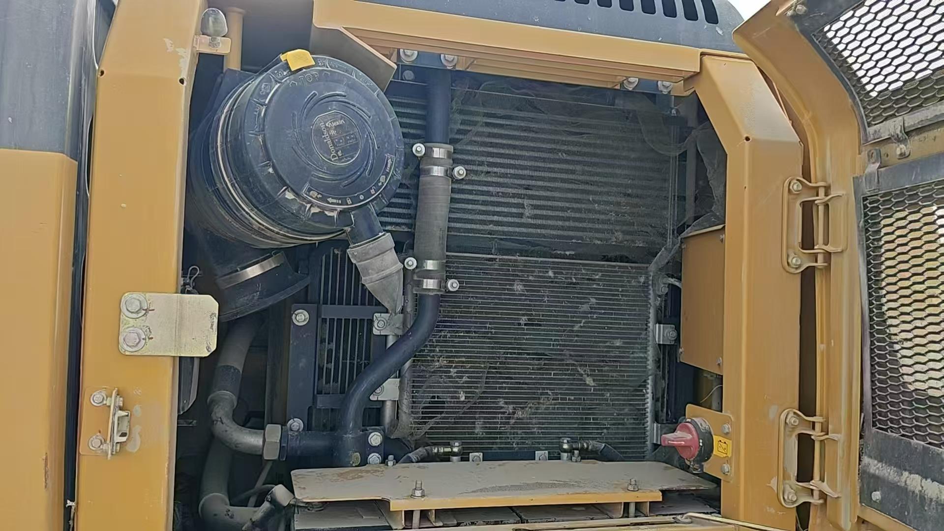 Compre Excavadora XCMG XE135B Usada / 9