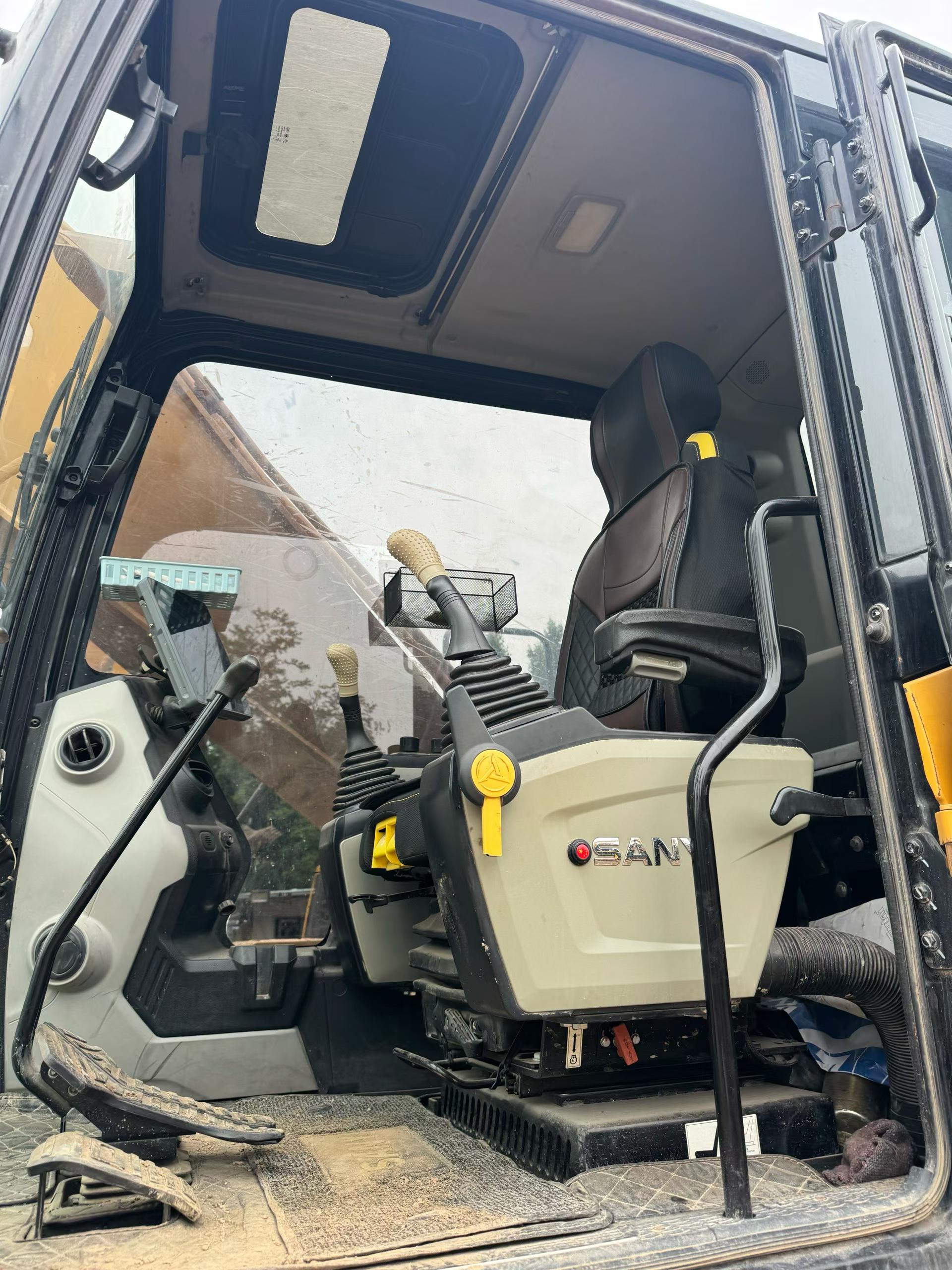 Buy Sany SY245H Used Excavator / 5