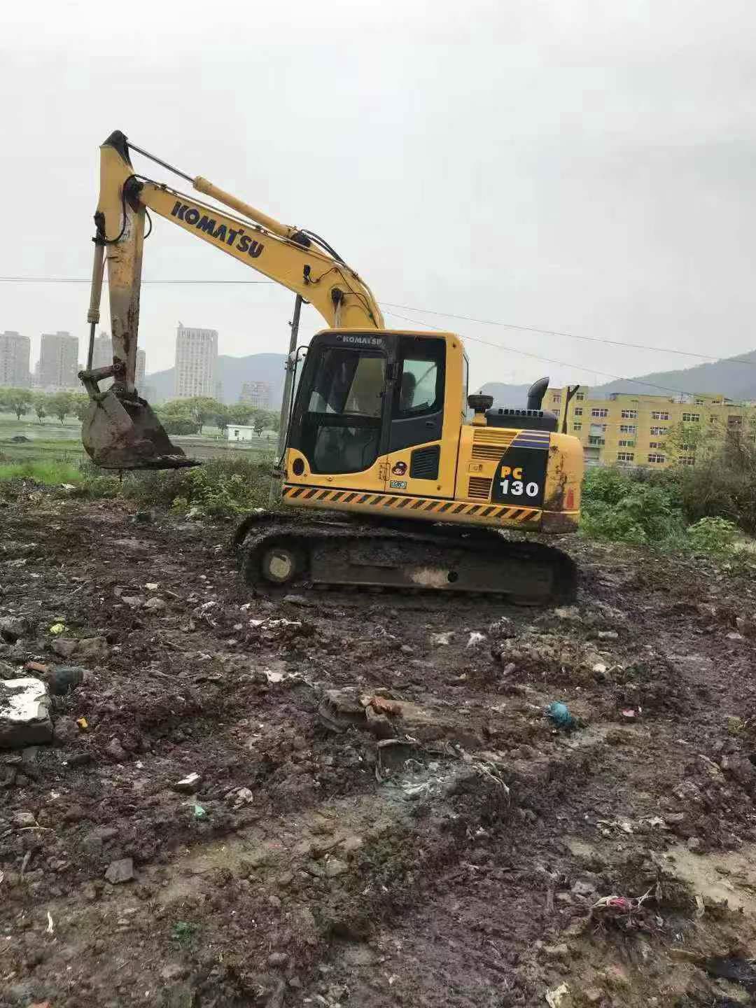 Buy Komatsu PC130-8 Used Excavator / 3