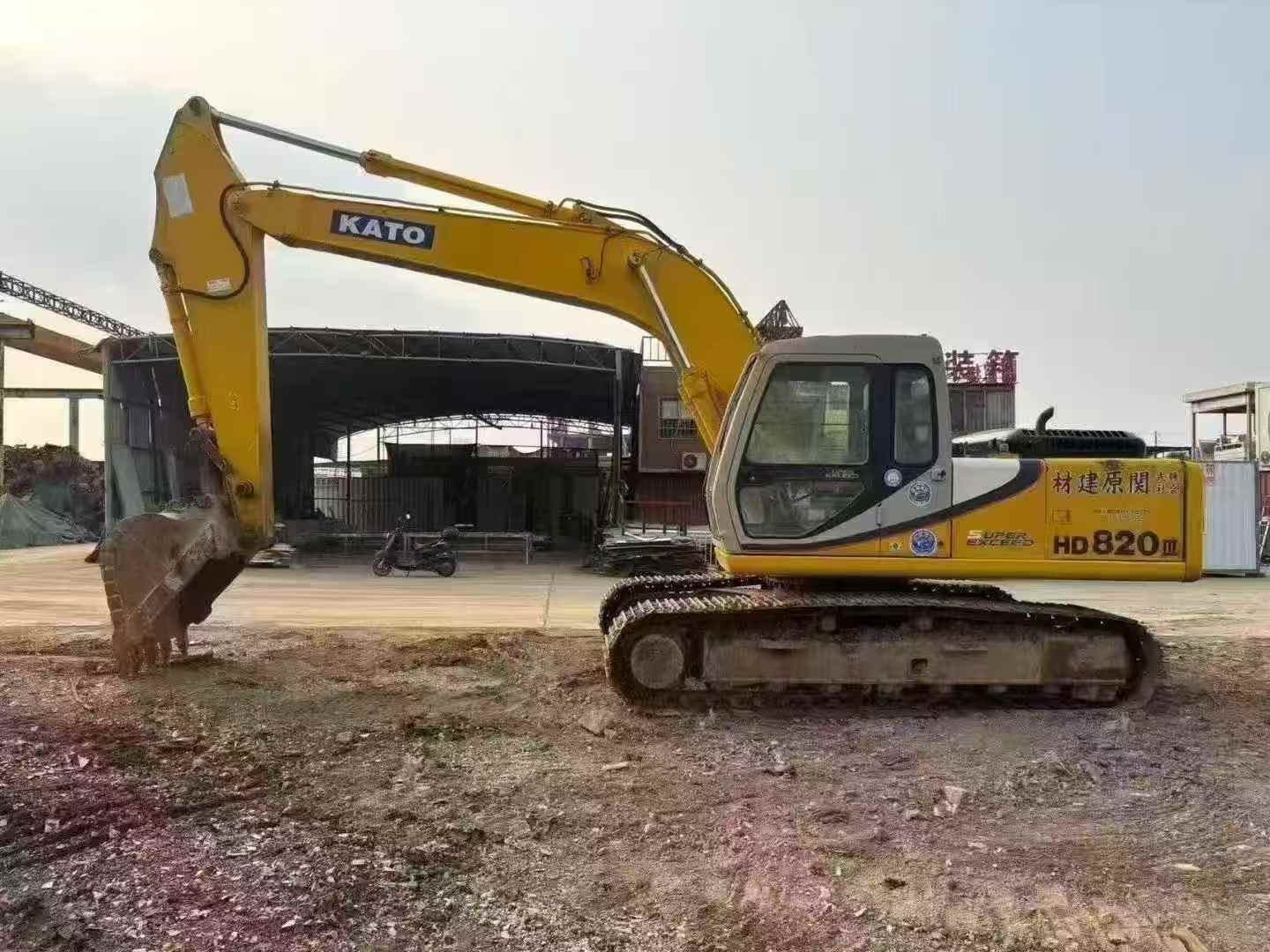 Buy Kato 820-3SP Used Excavator / 3