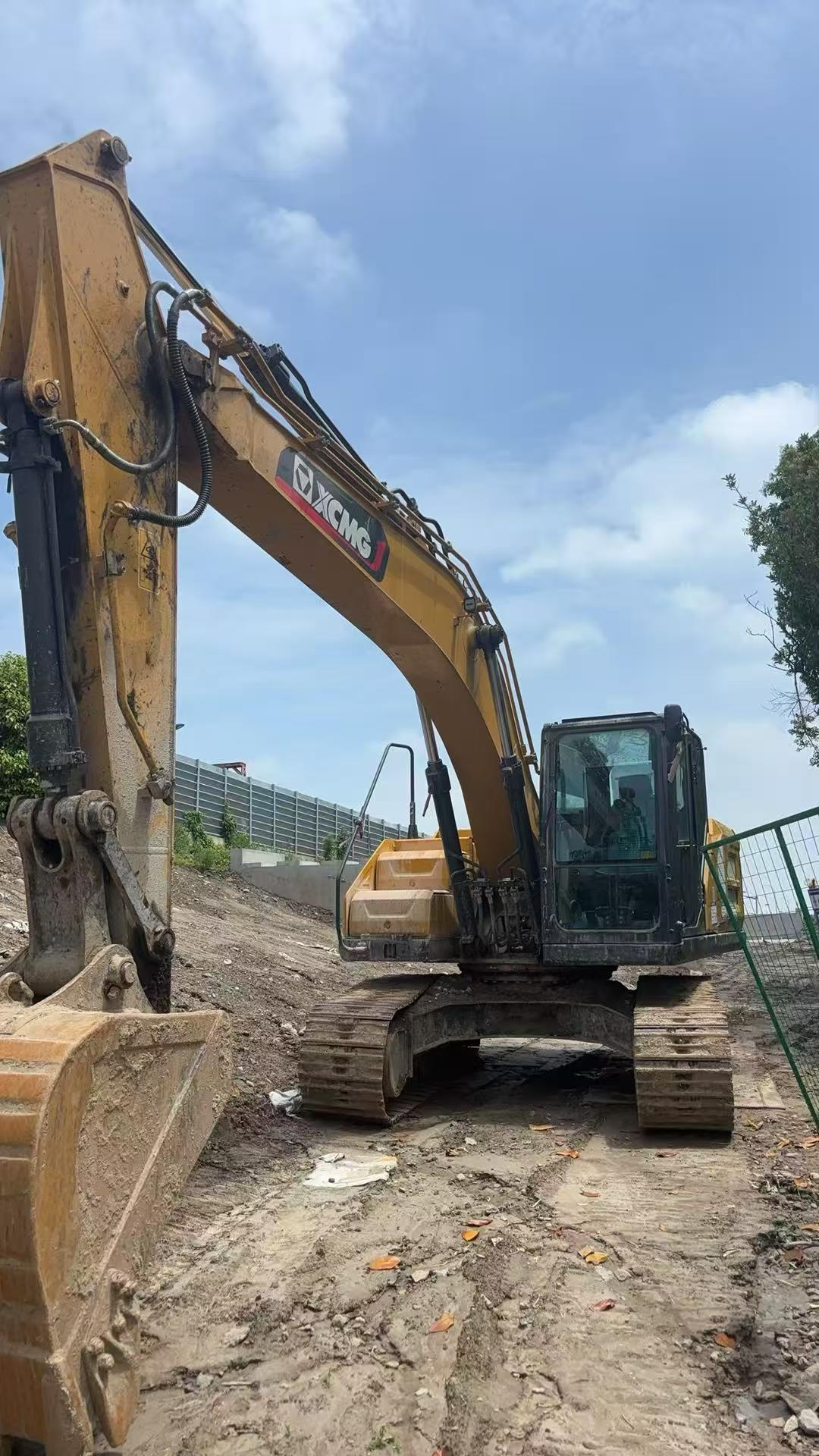 Compre Excavadora XCMG XE2000 Usada / 5