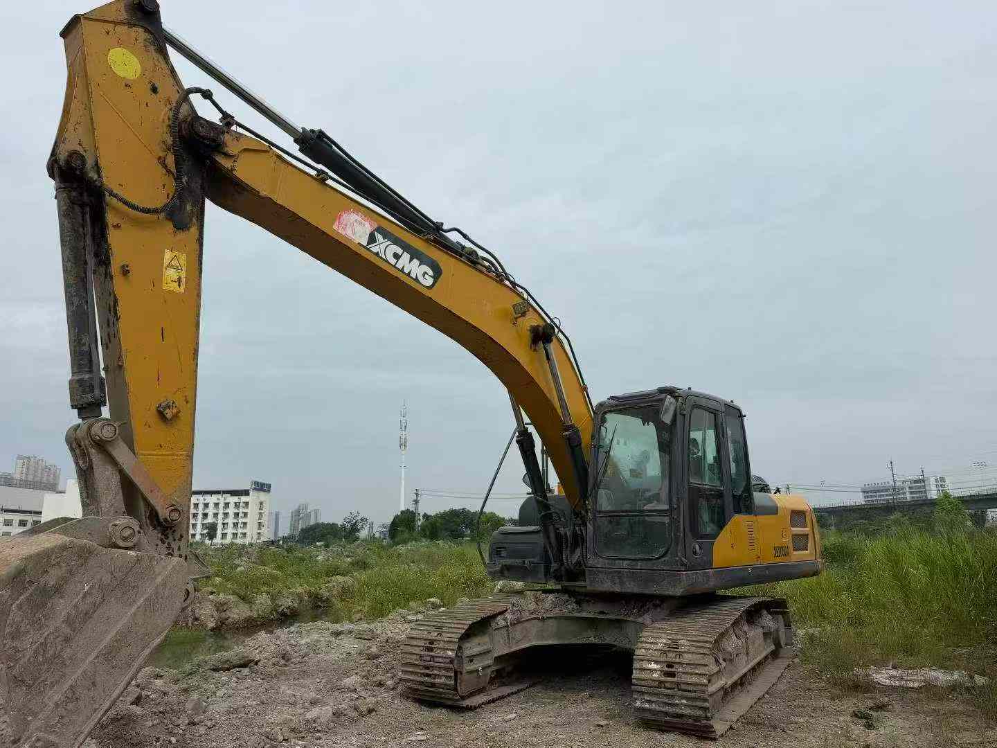 Compre Excavadora XCMG XE205DA Usada / 9