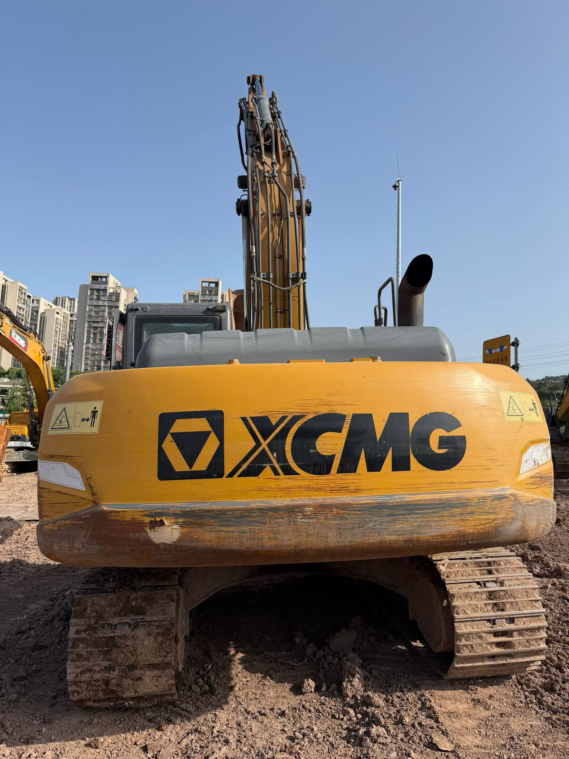 Compre Excavadora XCMG XE200DA Usada / 8