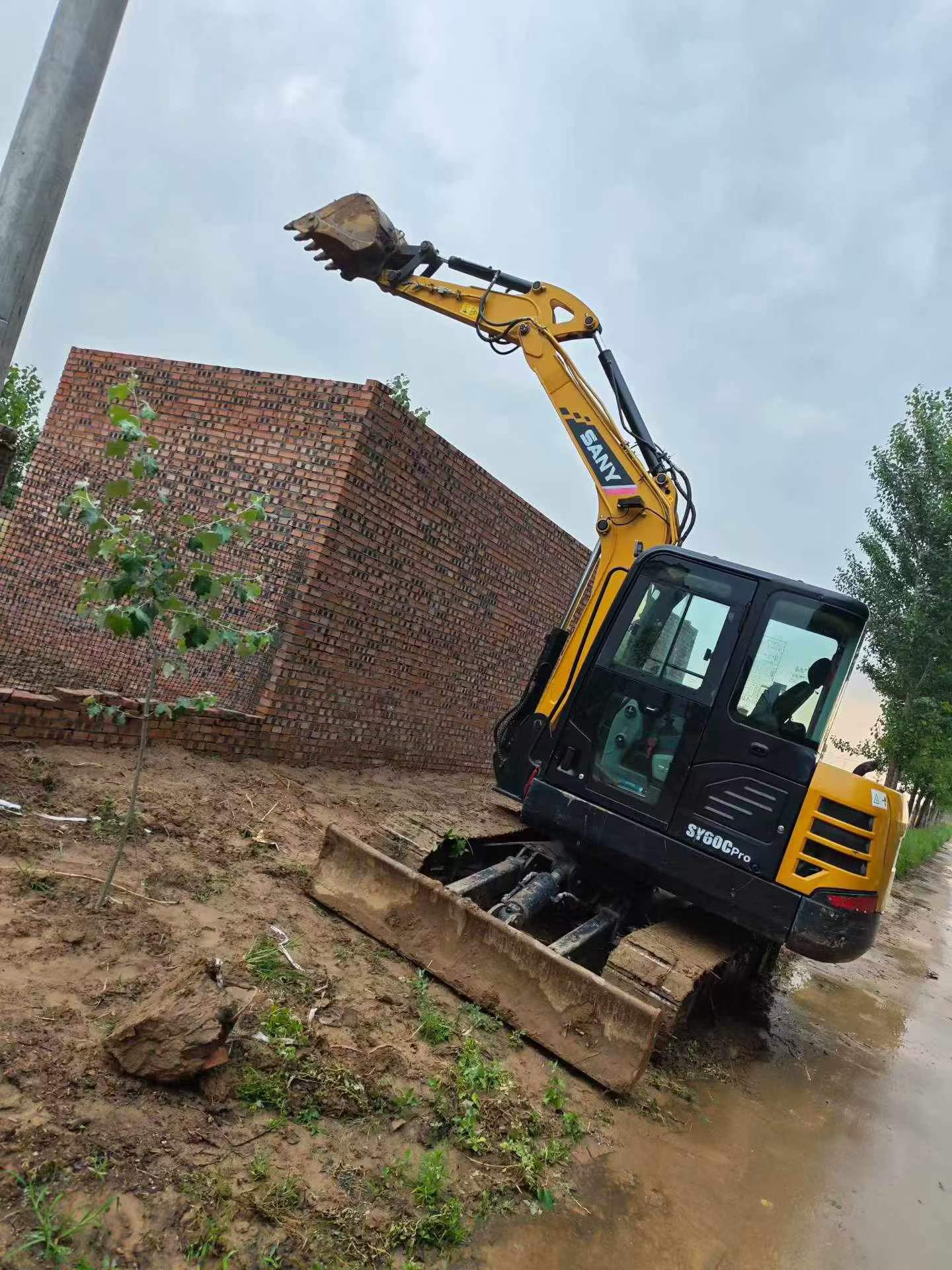 Buy Sany SY60 Used Excavator / 2