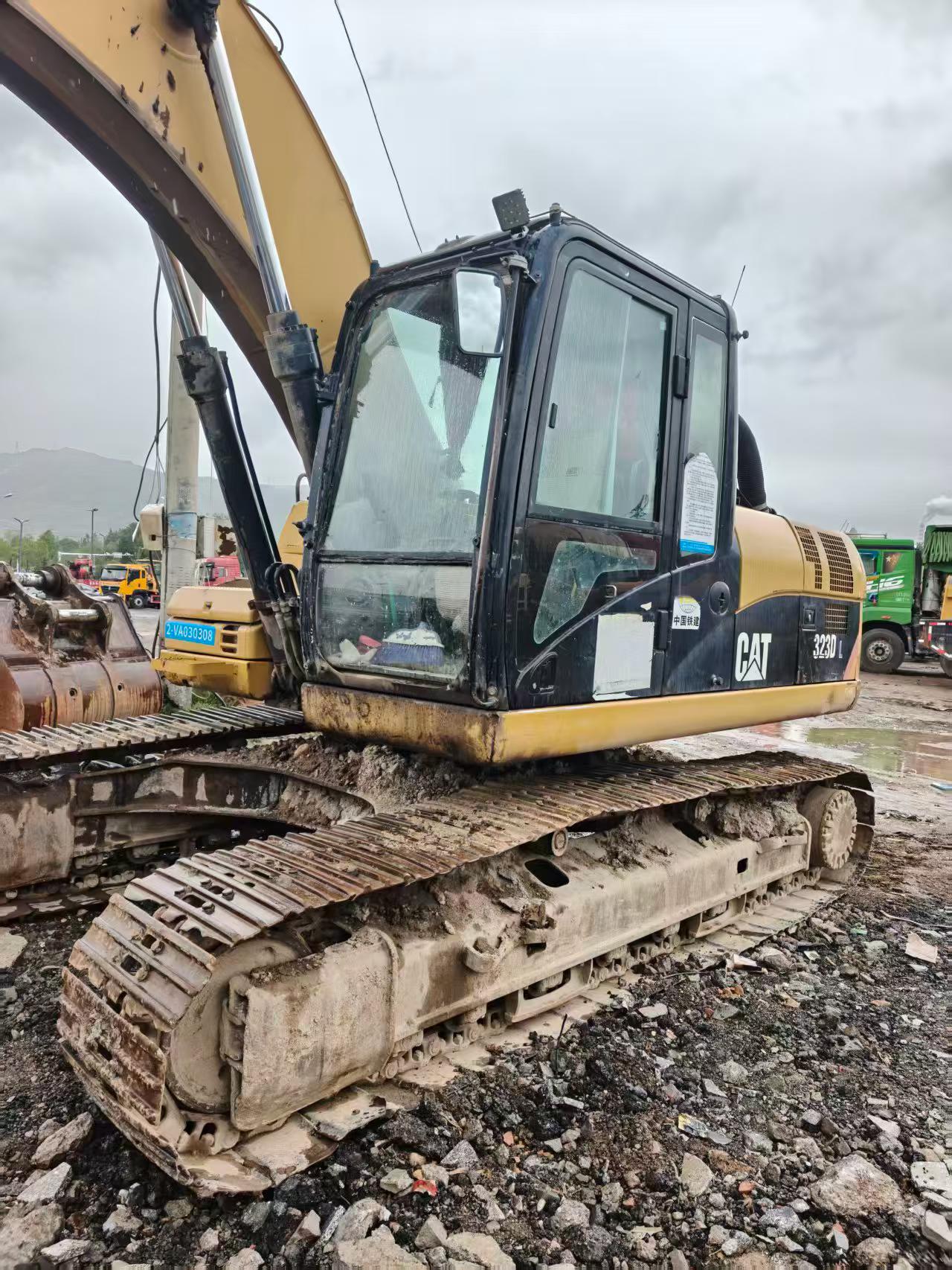 Купить Подержанный Экскаватор Caterpillar 323 / 2