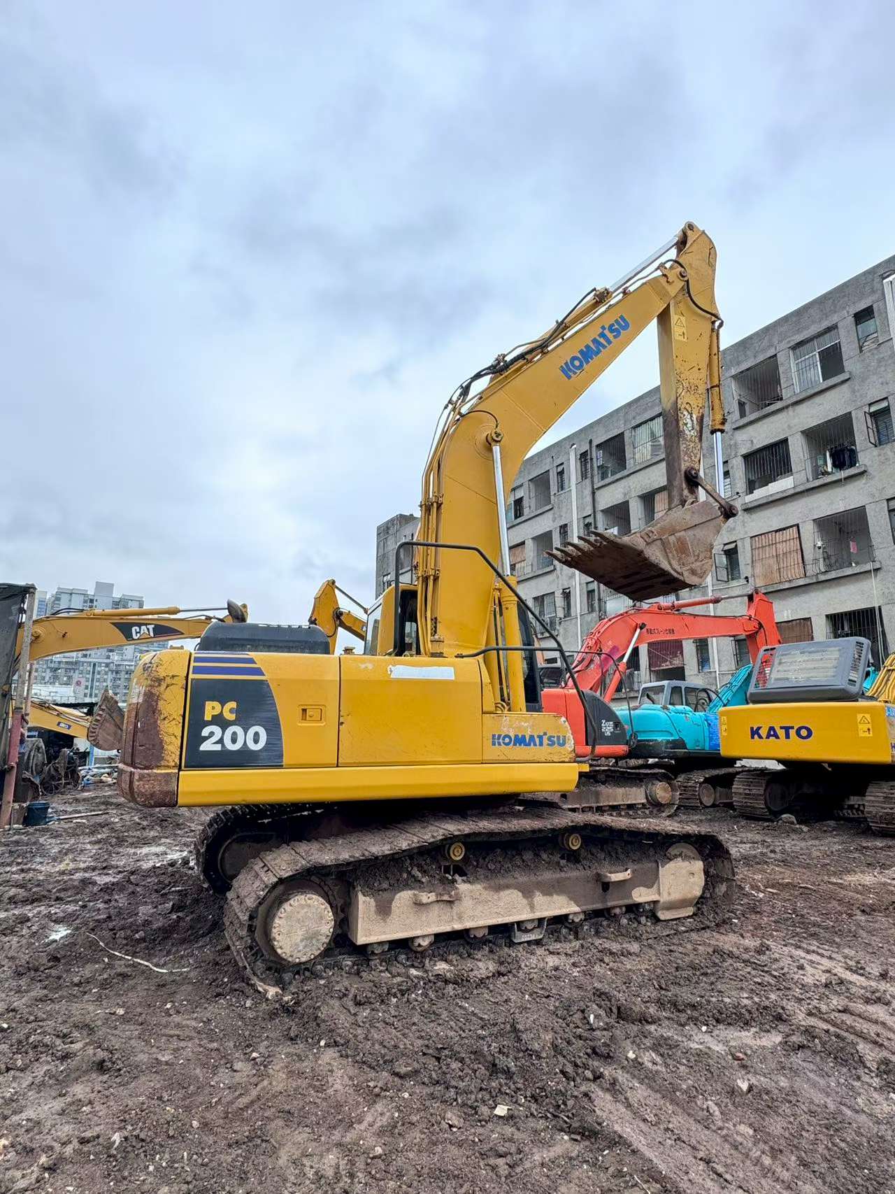 Buy Komatsu PC200-8 Used Excavator / 2