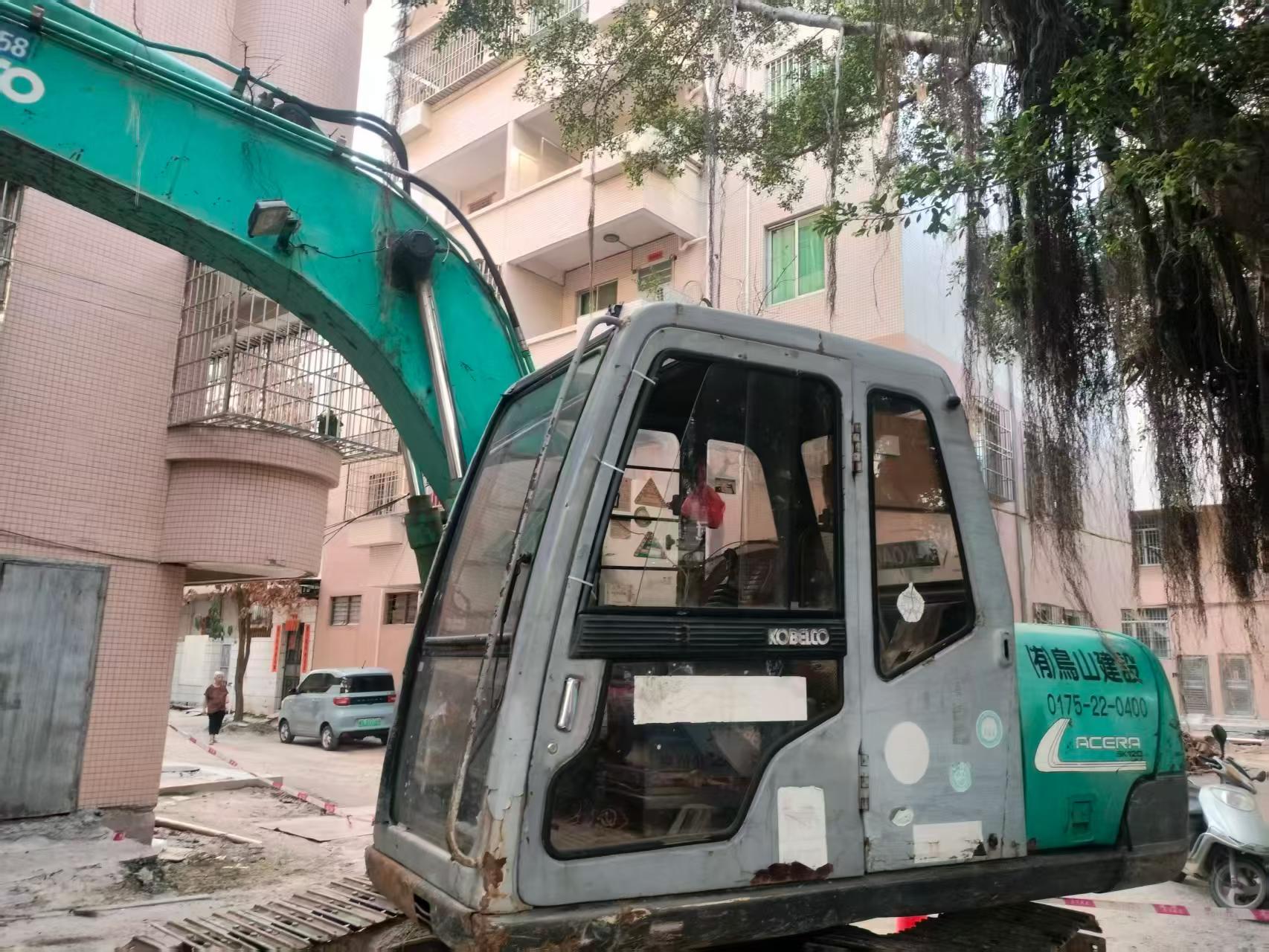 Compre Escavadeira Kobelco SK100-5.5 Usada / 8
