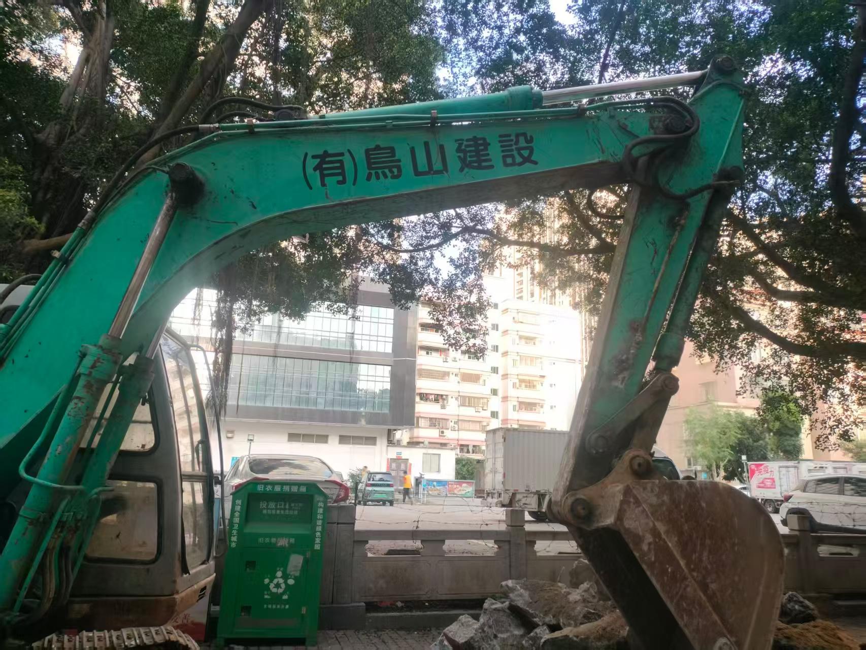 Compre Escavadeira Kobelco SK100-5.5 Usada / 9