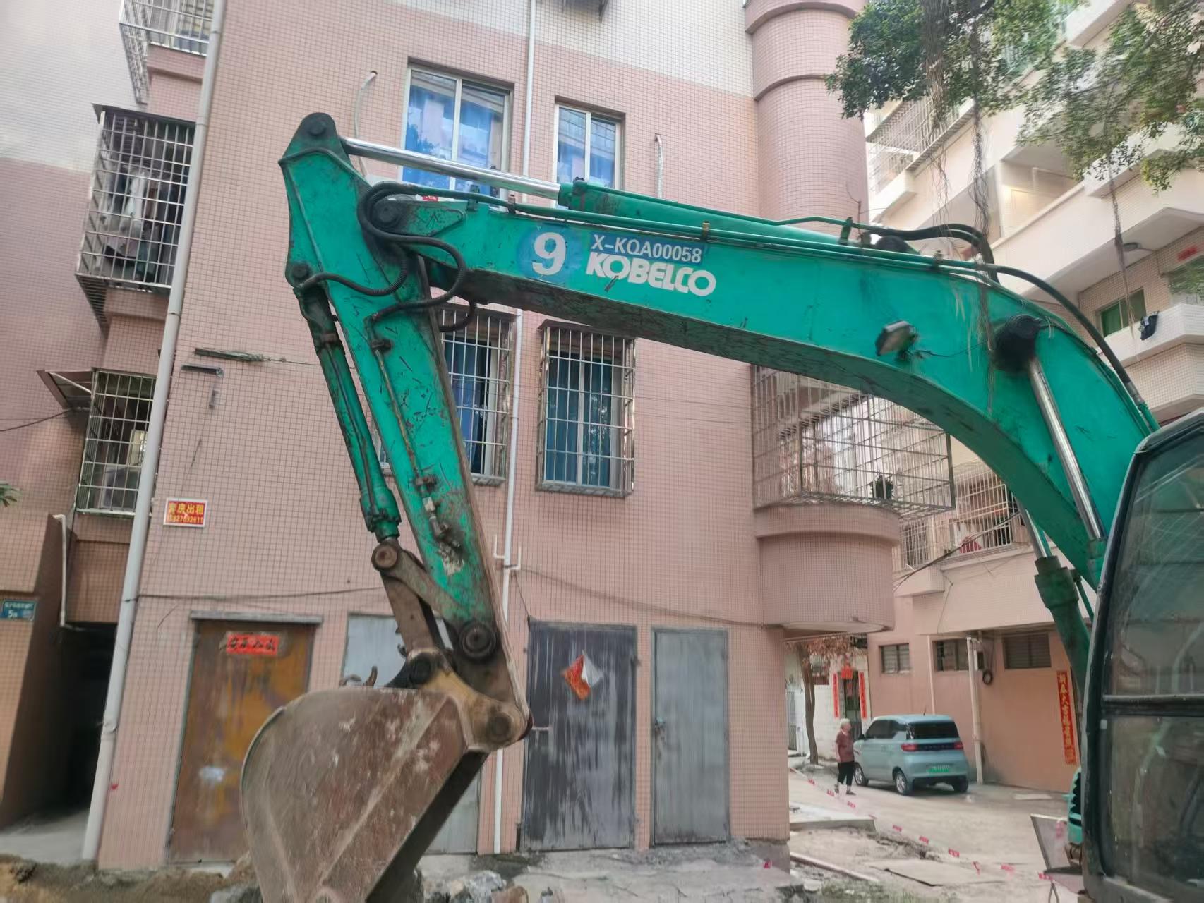 Compre Escavadeira Kobelco SK100-5.5 Usada / 4