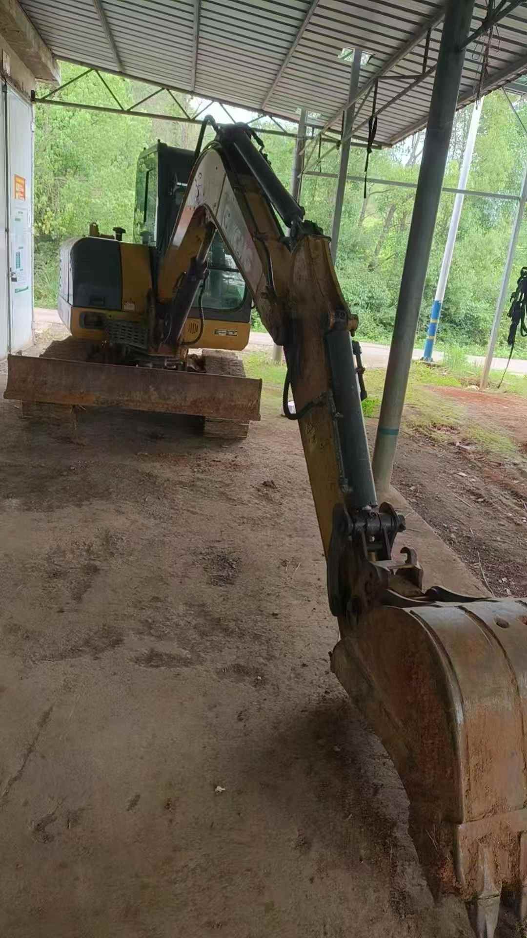 Compre Excavadora XCMG XE60DA Usada / 4