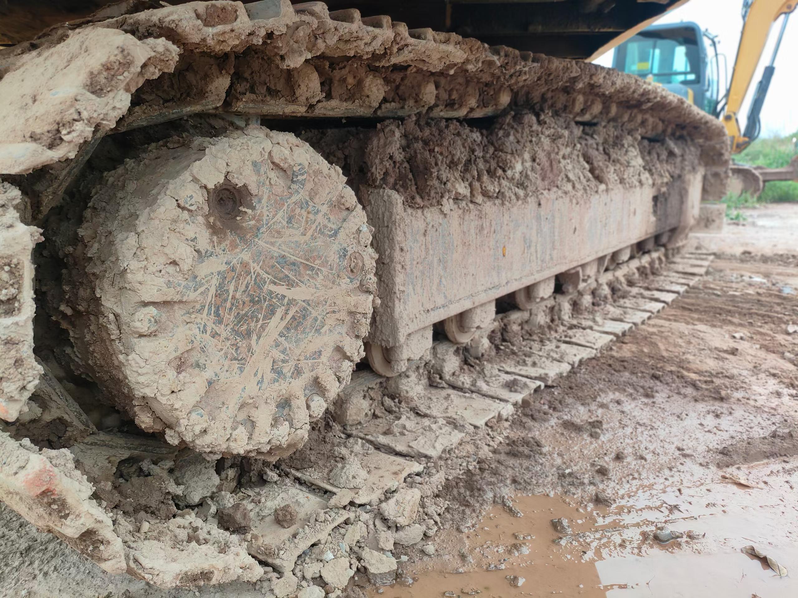 Buy Caterpillar 320V2 Used Excavator / 8