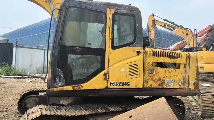 Buy XCMG XE135B Used Excavator / 1