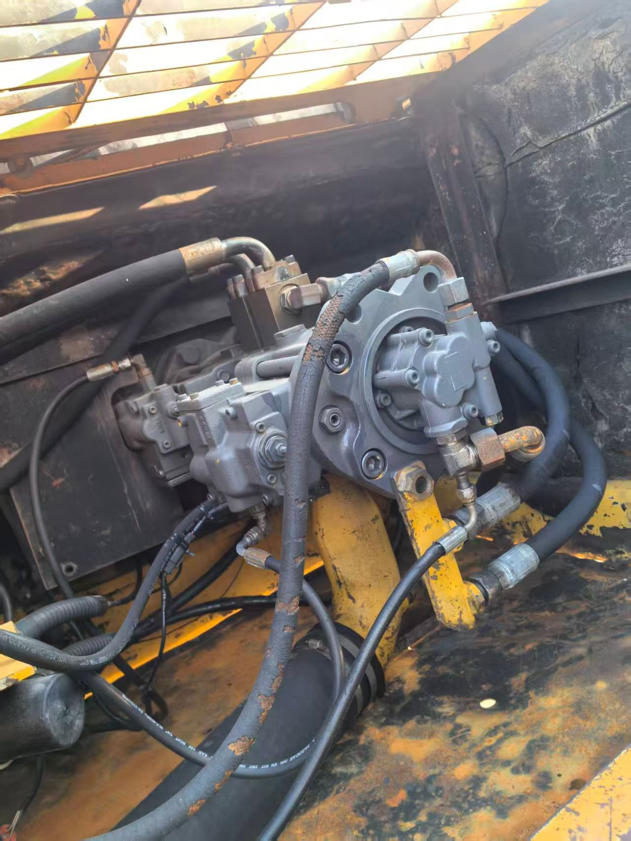 Buy Kato HD1023-LC Used Excavator / 7