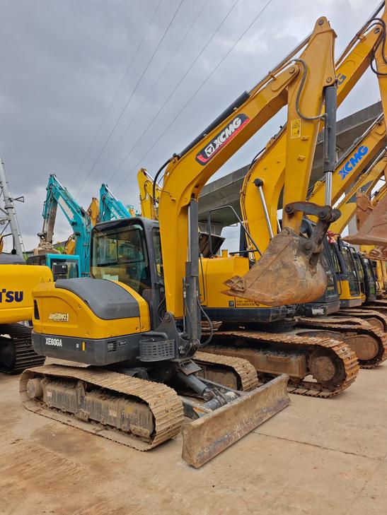 Buy XCMG XE60 Used Excavator / 1