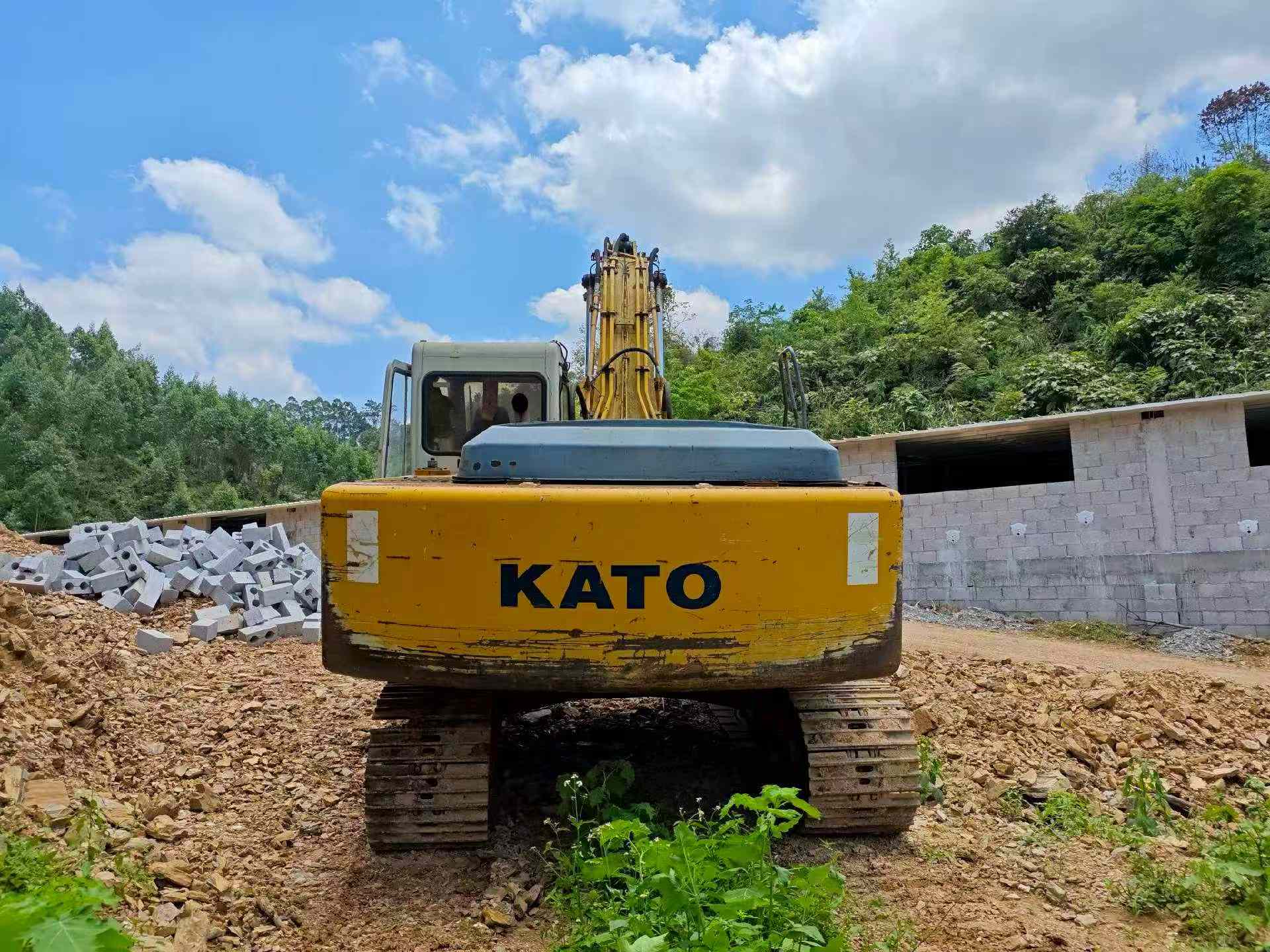 شراء حفارة Kato 820-3SP مستعملة / 2