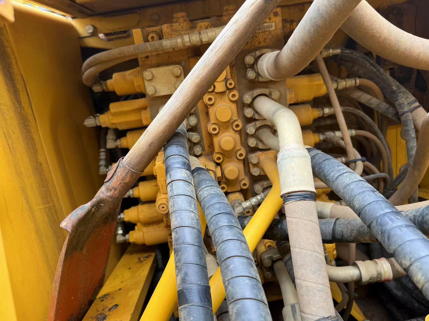 Buy Komatsu PC210-6 Used Excavator / 6